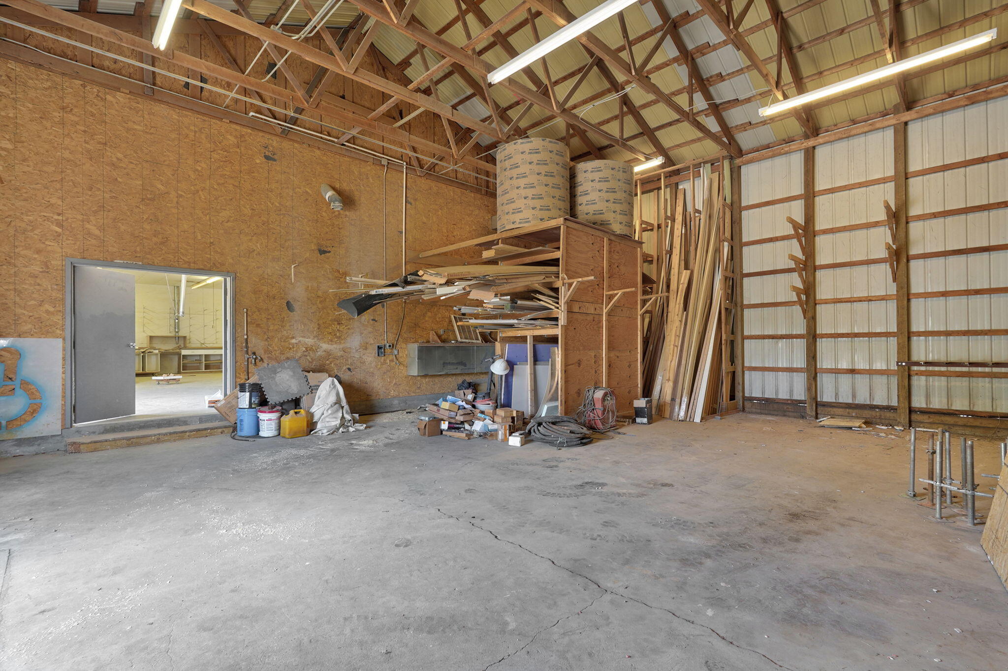 1637 West College Street Property Photo 17