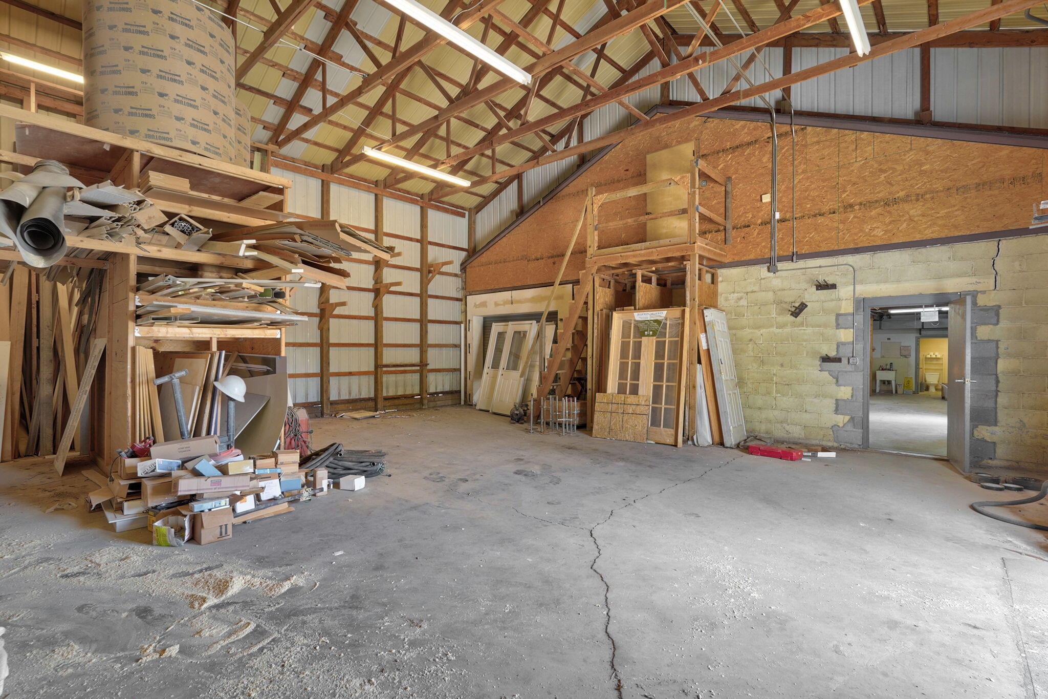 1637 West College Street Property Photo 18