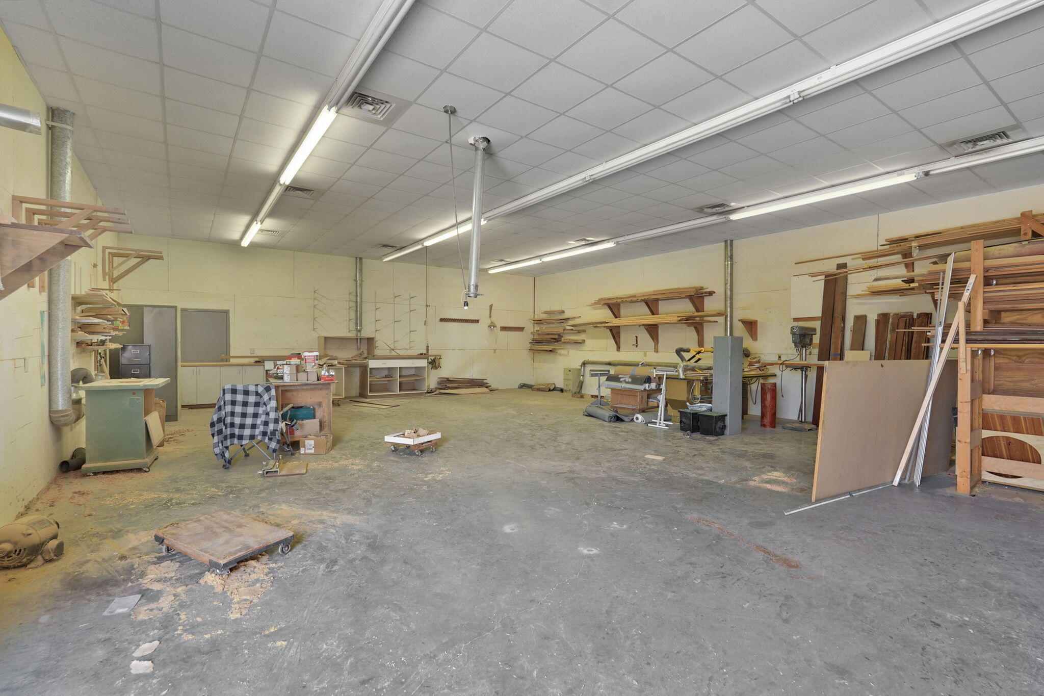 1637 West College Street Property Photo 19