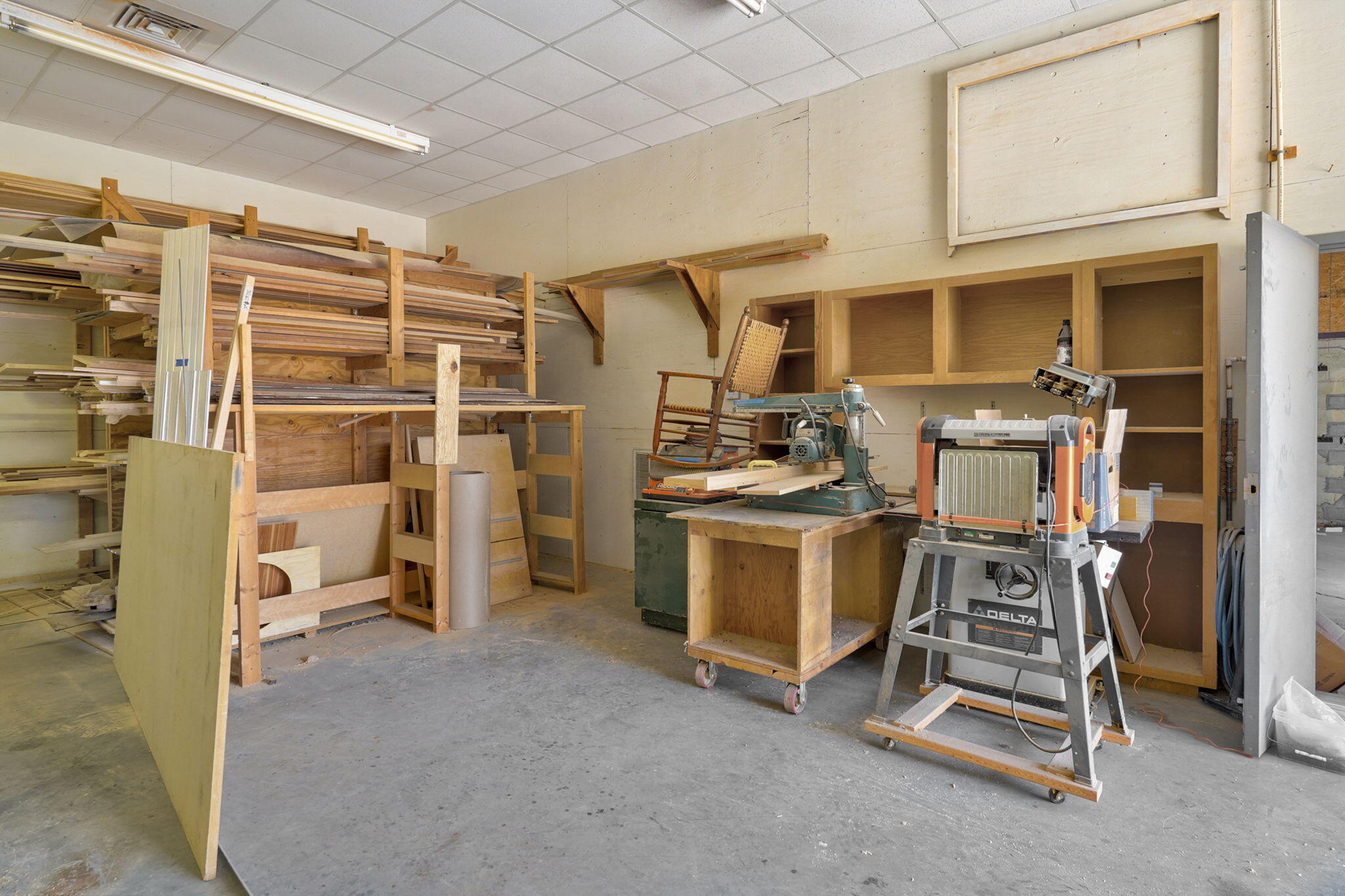 1637 West College Street Property Photo 22