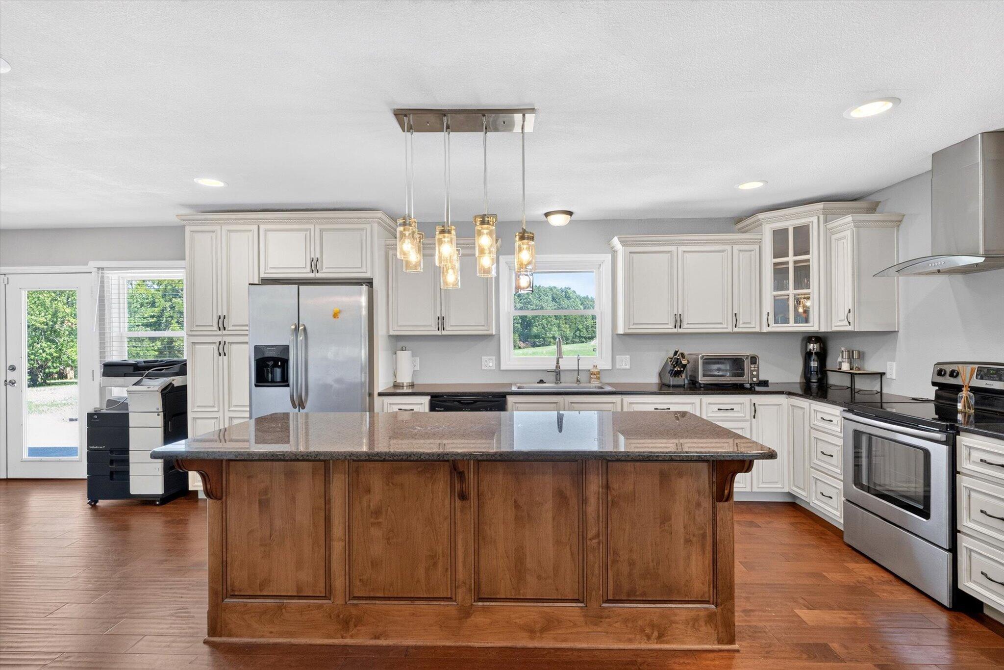 4967 East Farm Road 66 Property Photo 10