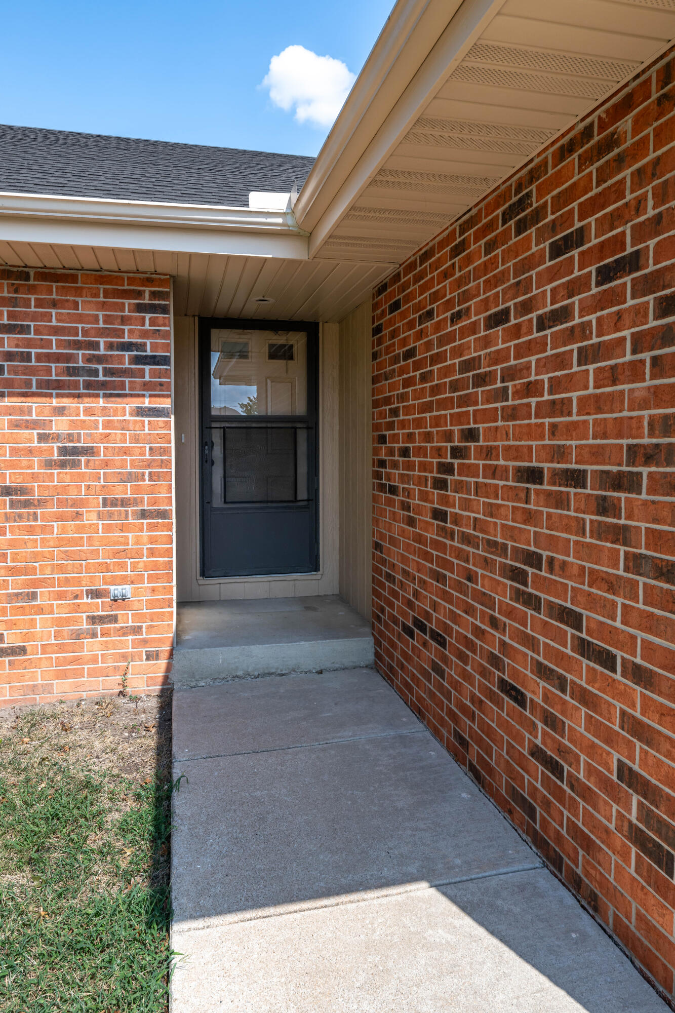 1141 East Cambridge Street Property Photo 5