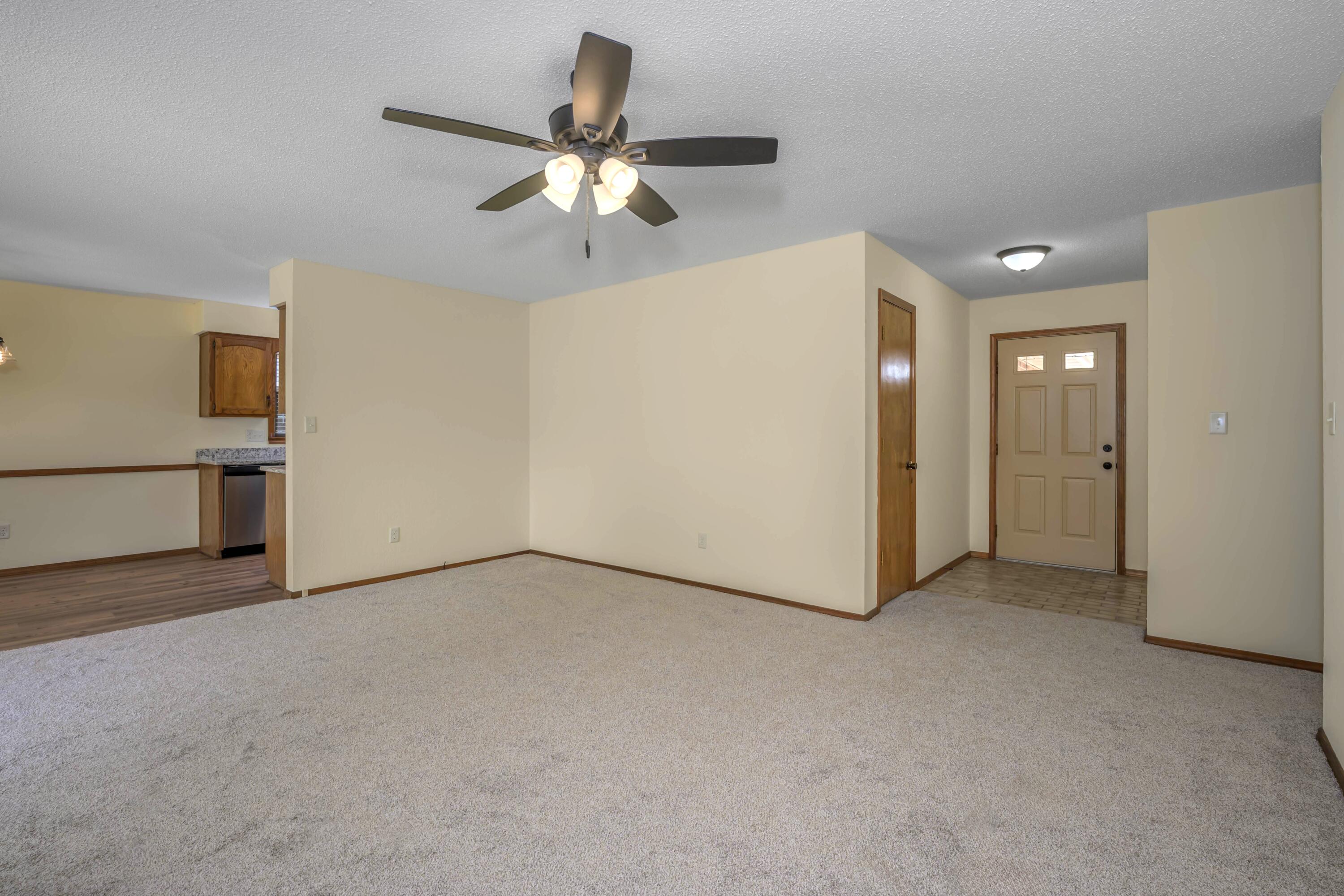 1141 East Cambridge Street Property Photo 6