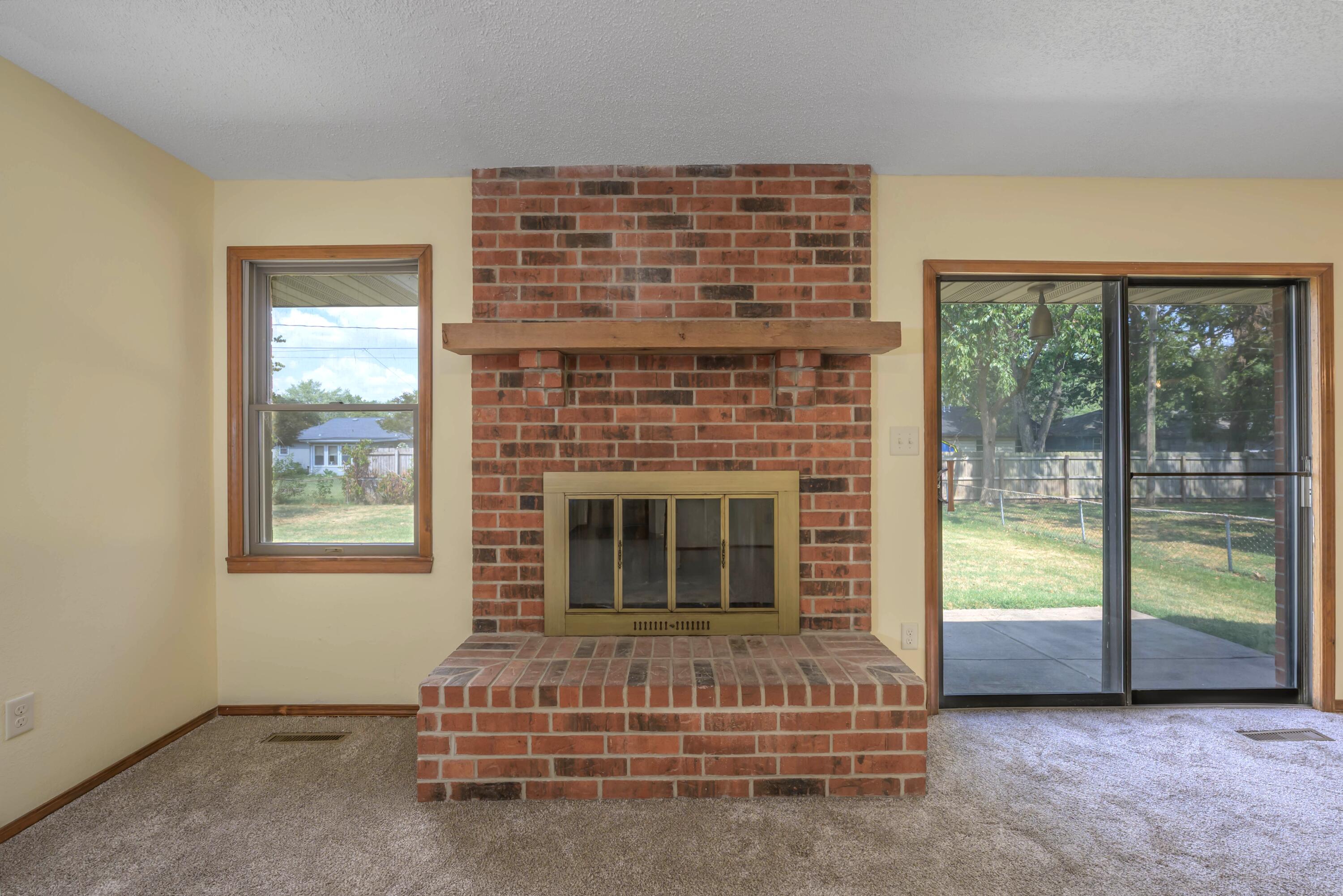 1141 East Cambridge Street Property Photo 8