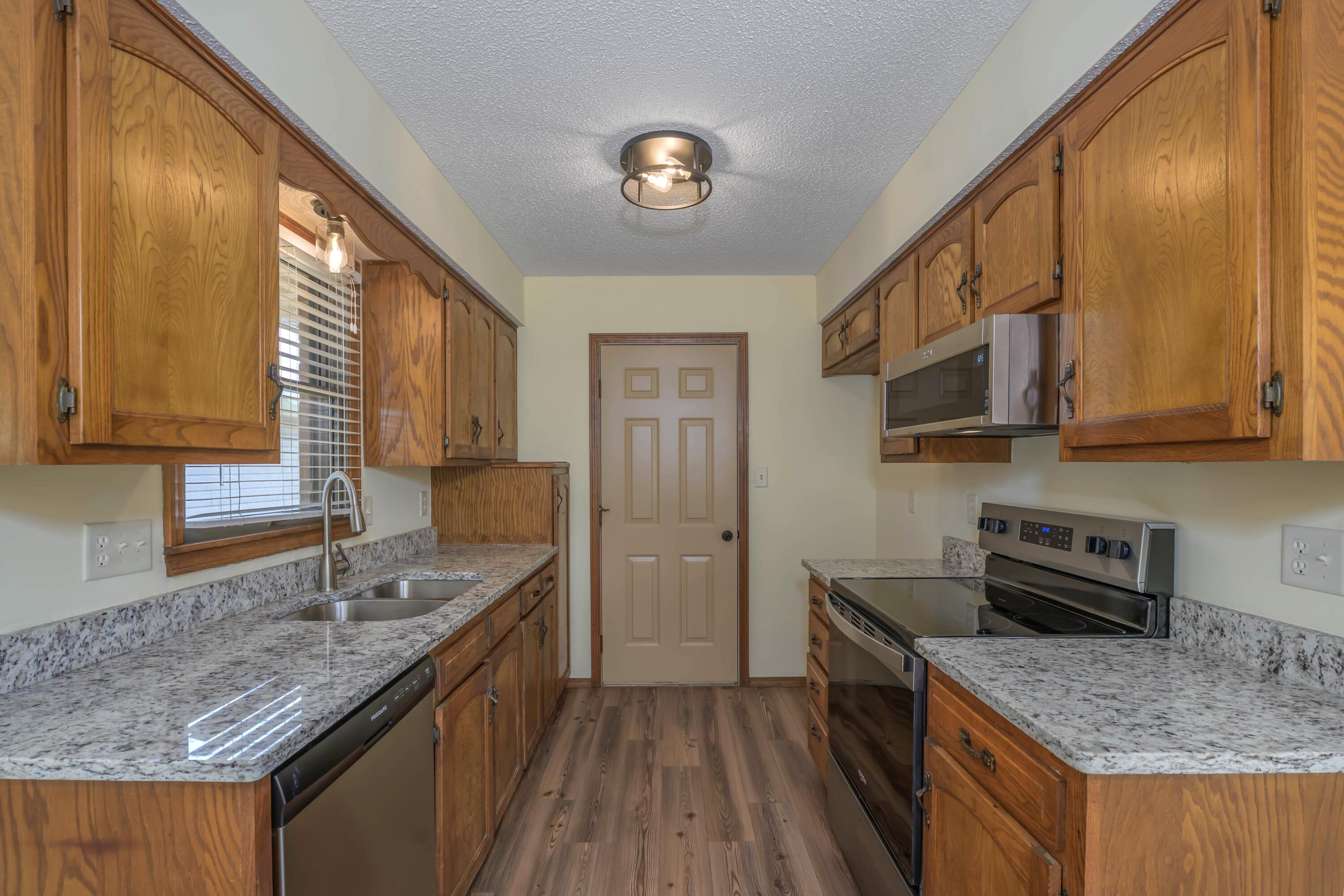 1141 East Cambridge Street Property Photo 9
