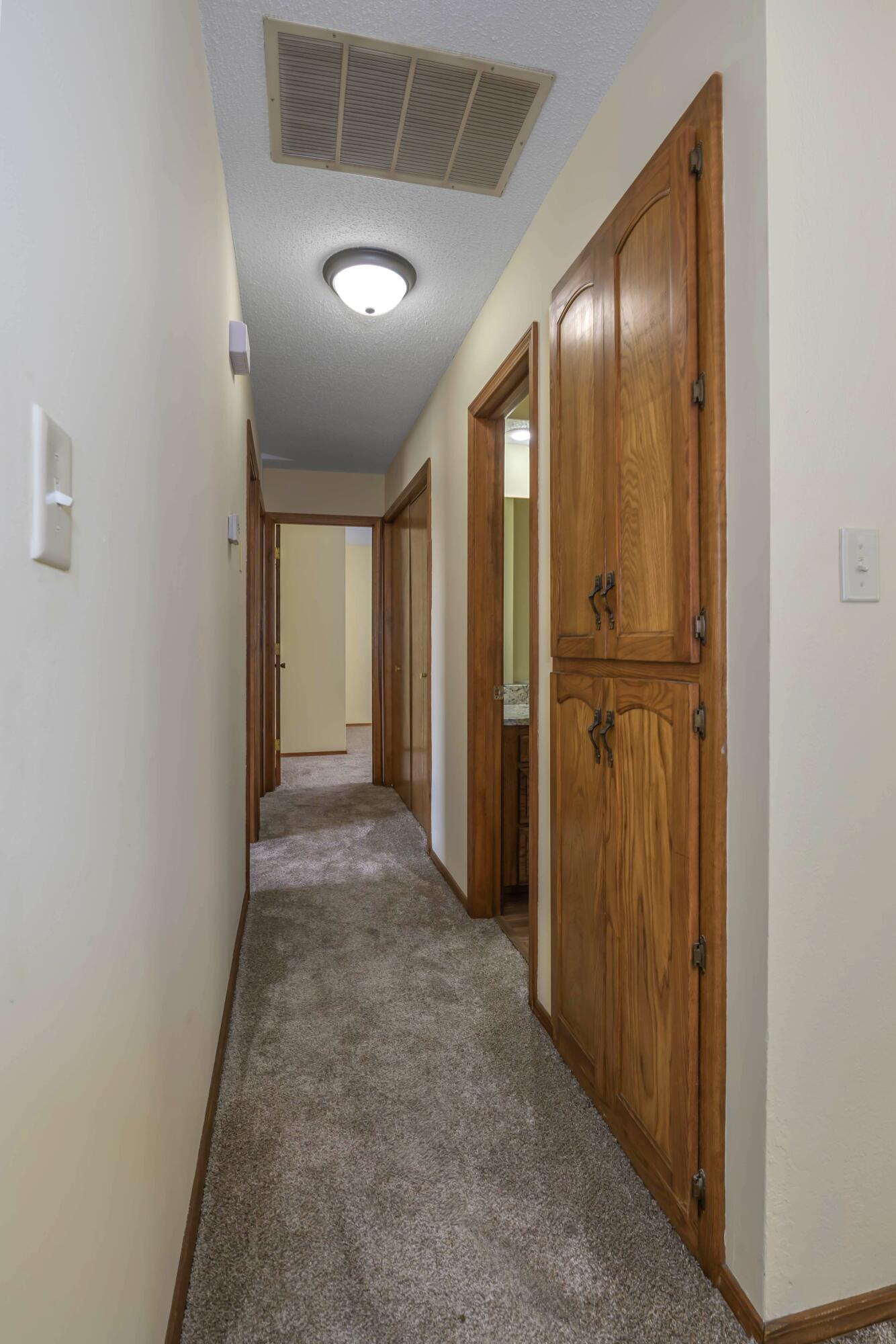 1141 East Cambridge Street Property Photo 14