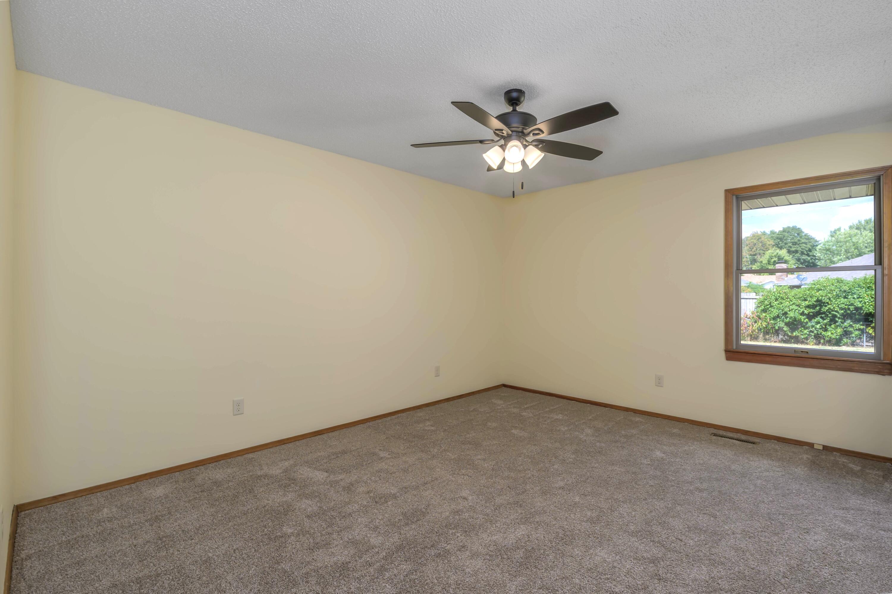 1141 East Cambridge Street Property Photo 15
