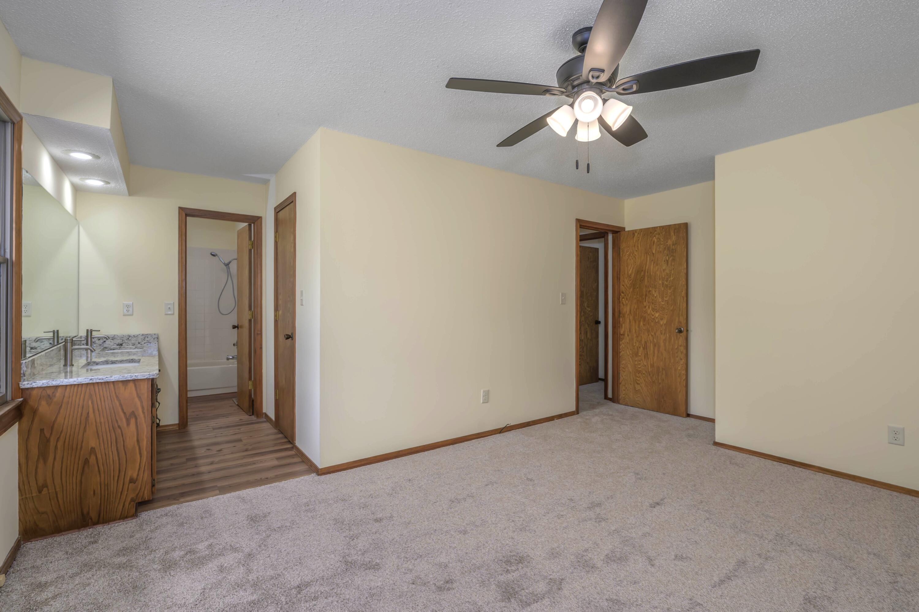 1141 East Cambridge Street Property Photo 16