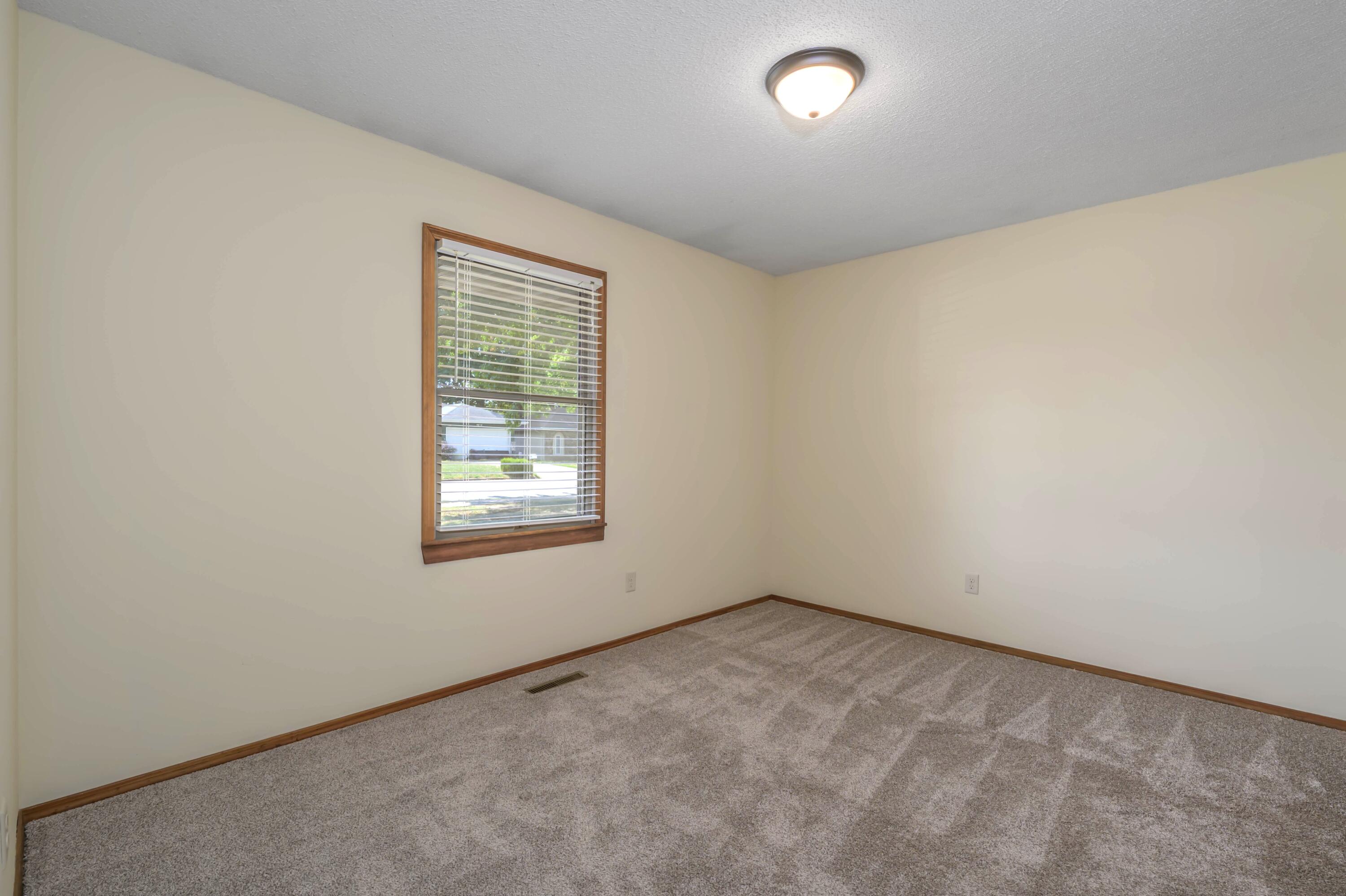 1141 East Cambridge Street Property Photo 20