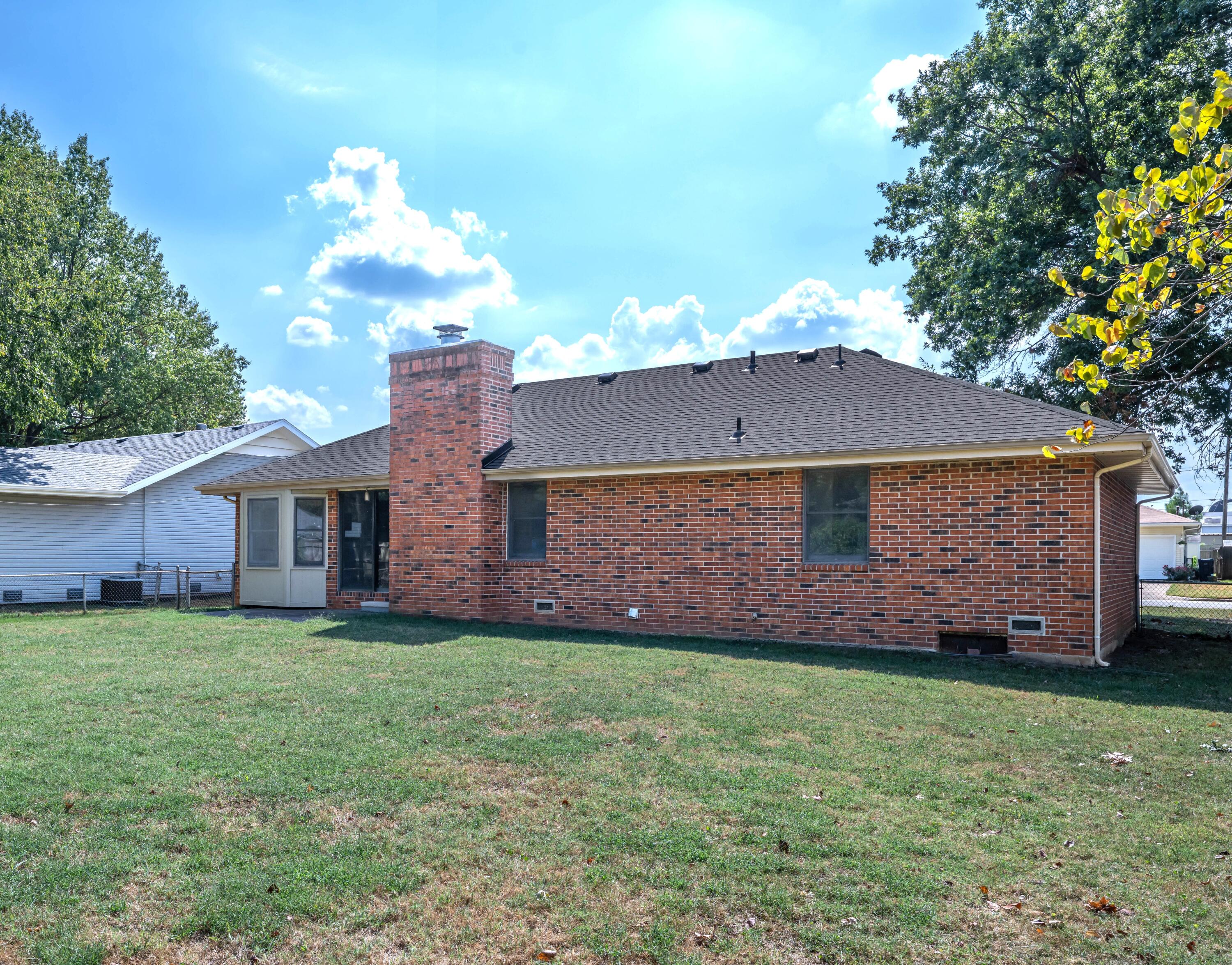 1141 East Cambridge Street Property Photo 28