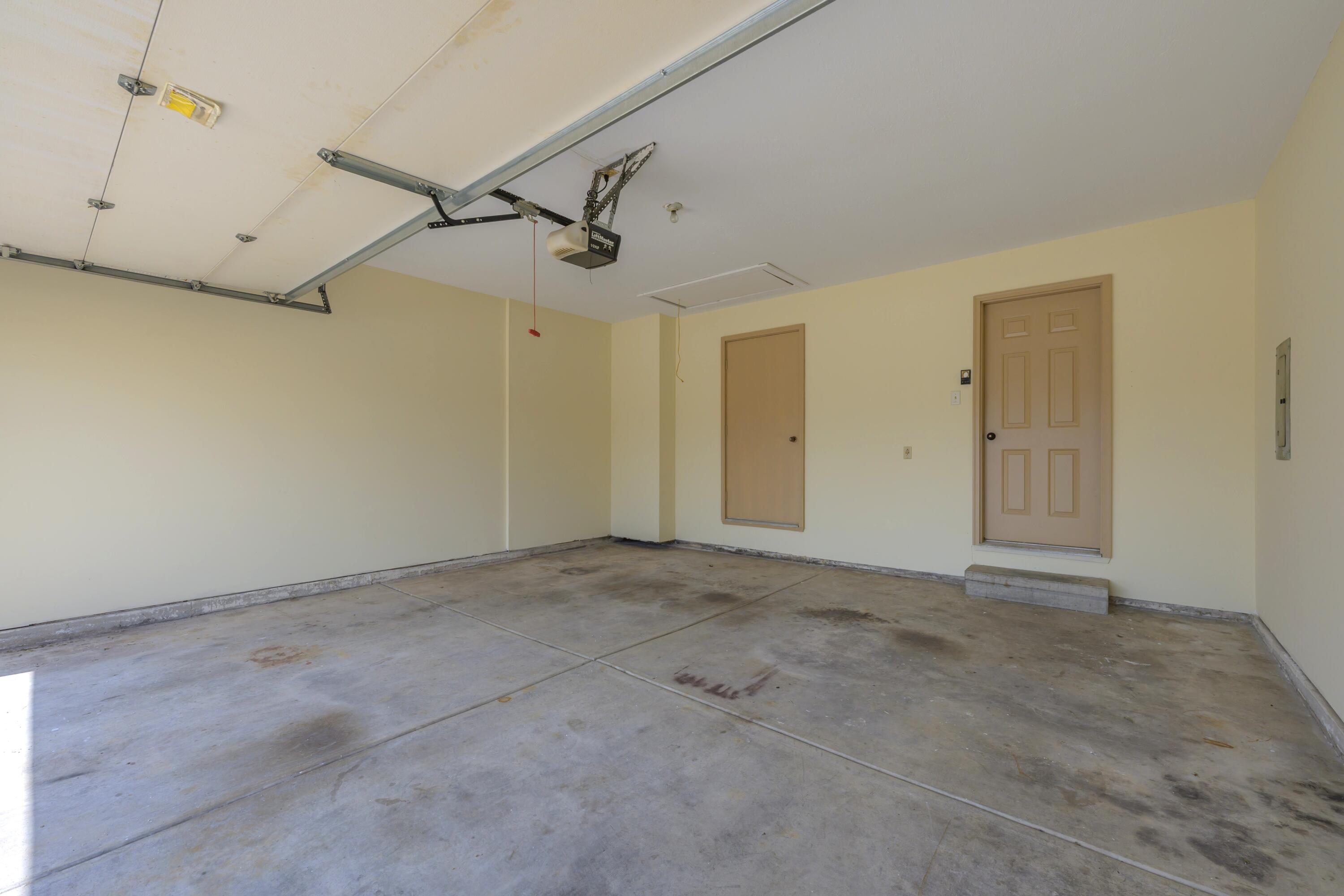 1141 East Cambridge Street Property Photo 31