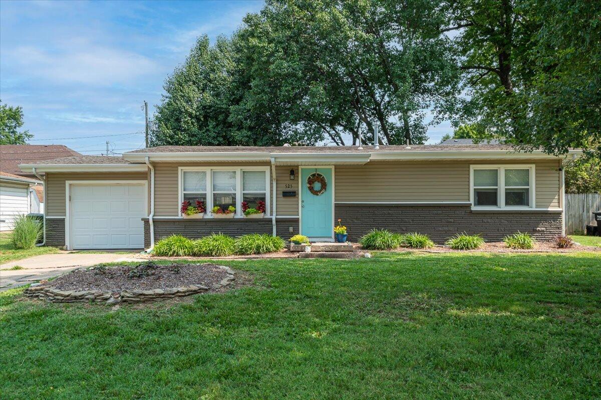 525 West Erie Street Property Photo 1
