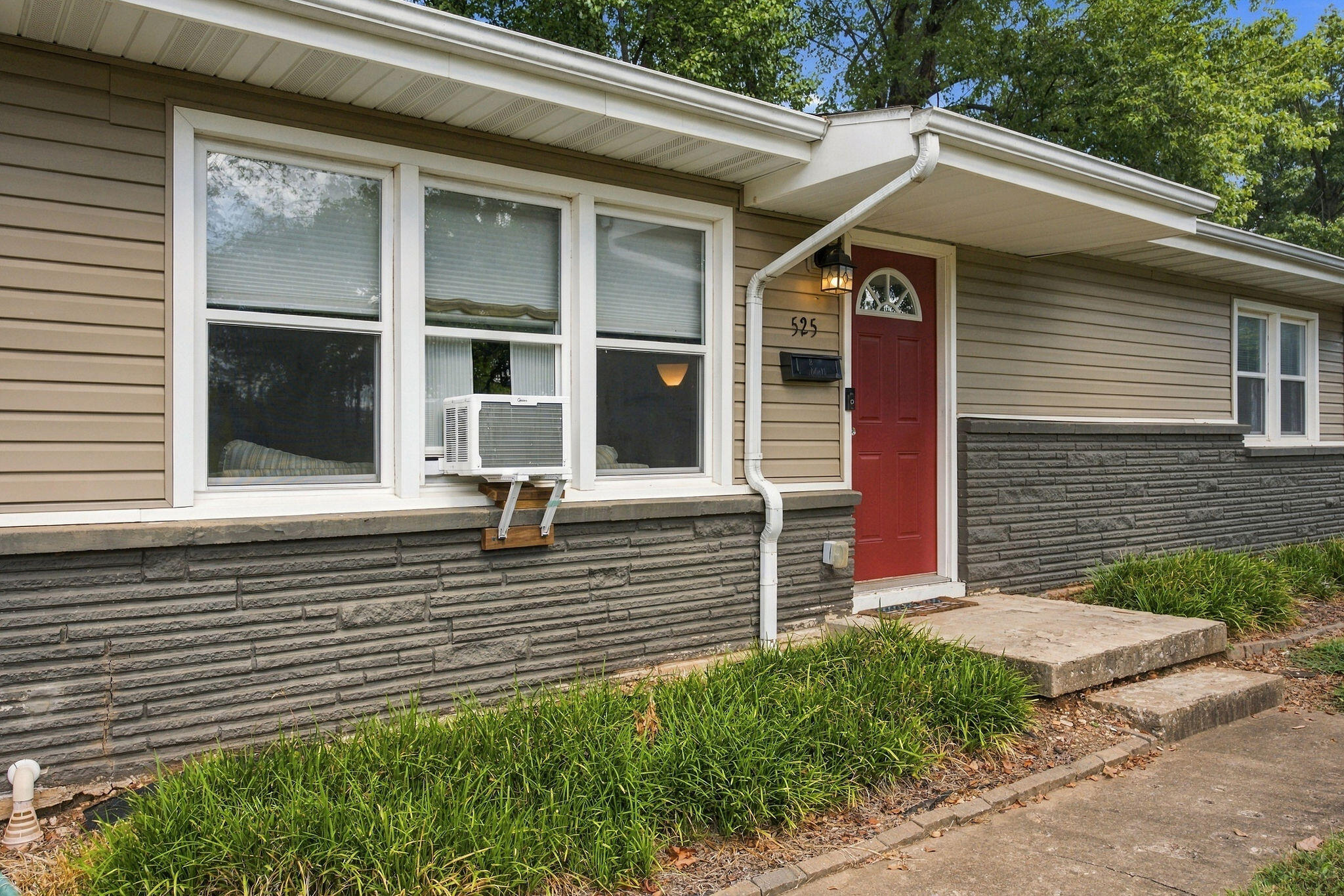 525 West Erie Street Property Photo 4