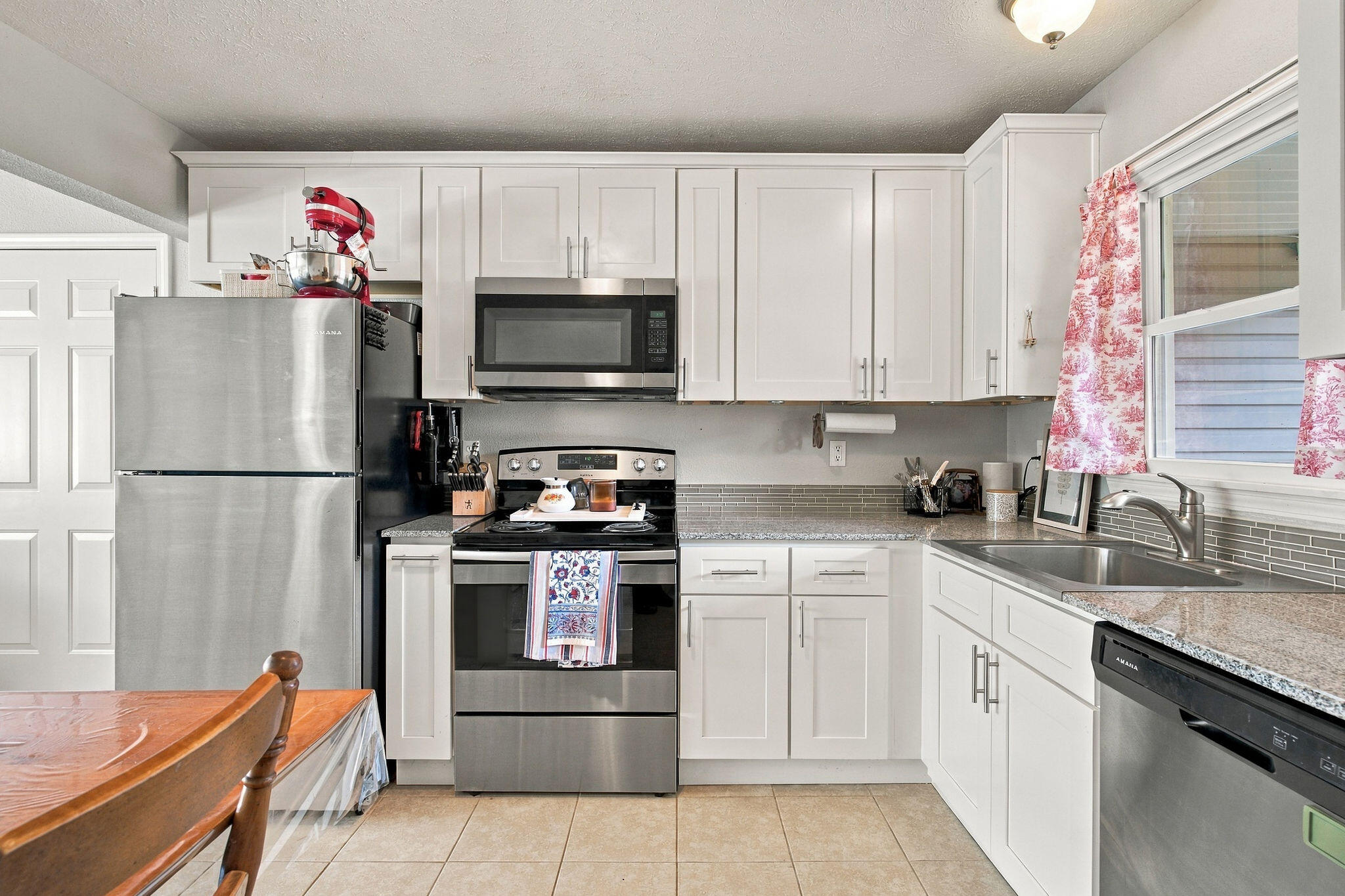 525 West Erie Street Property Photo 7
