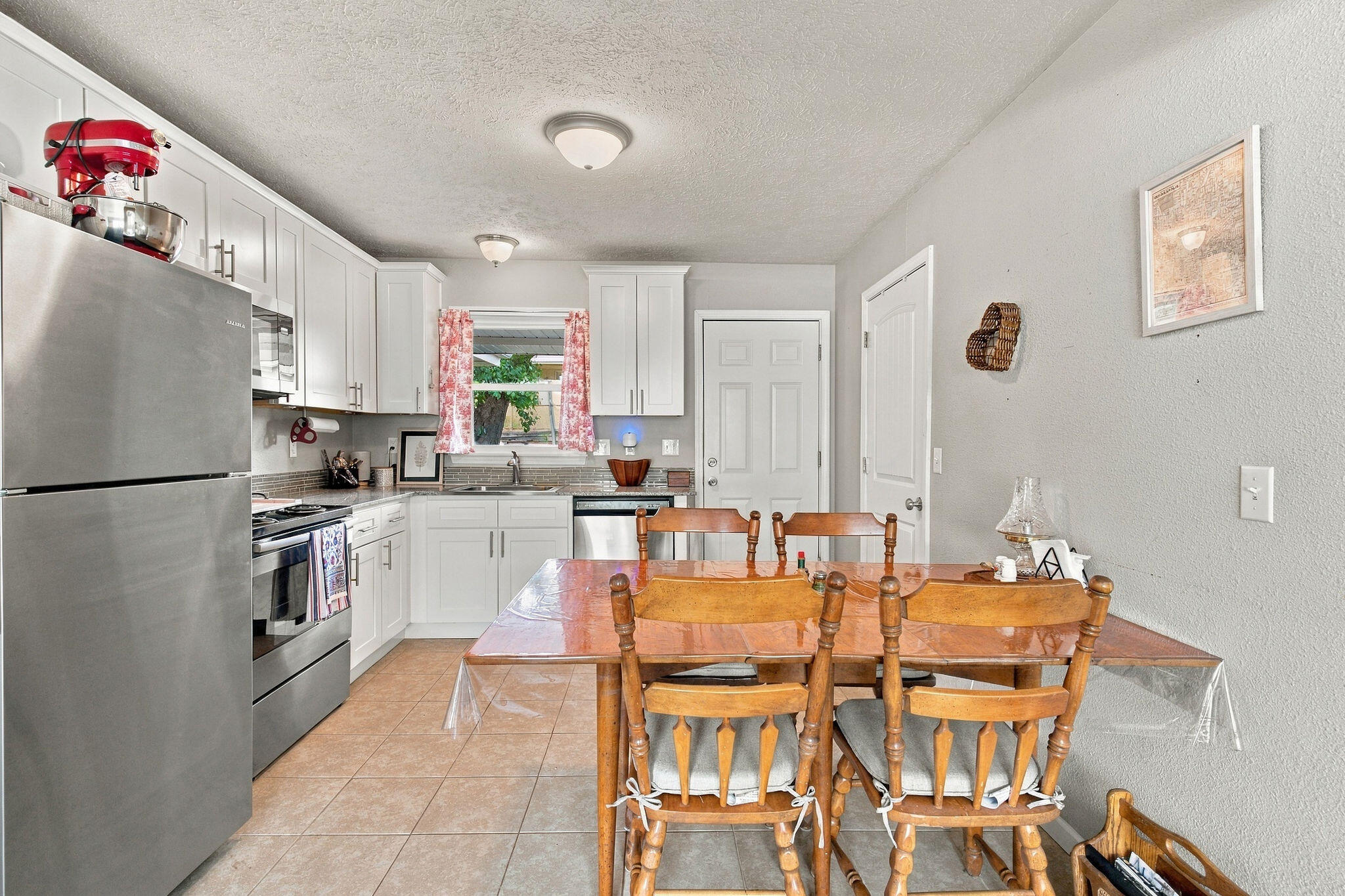 525 West Erie Street Property Photo 8