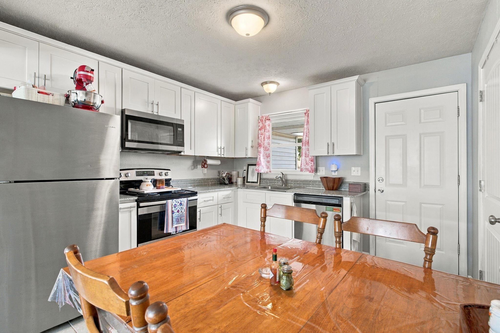 525 West Erie Street Property Photo 9