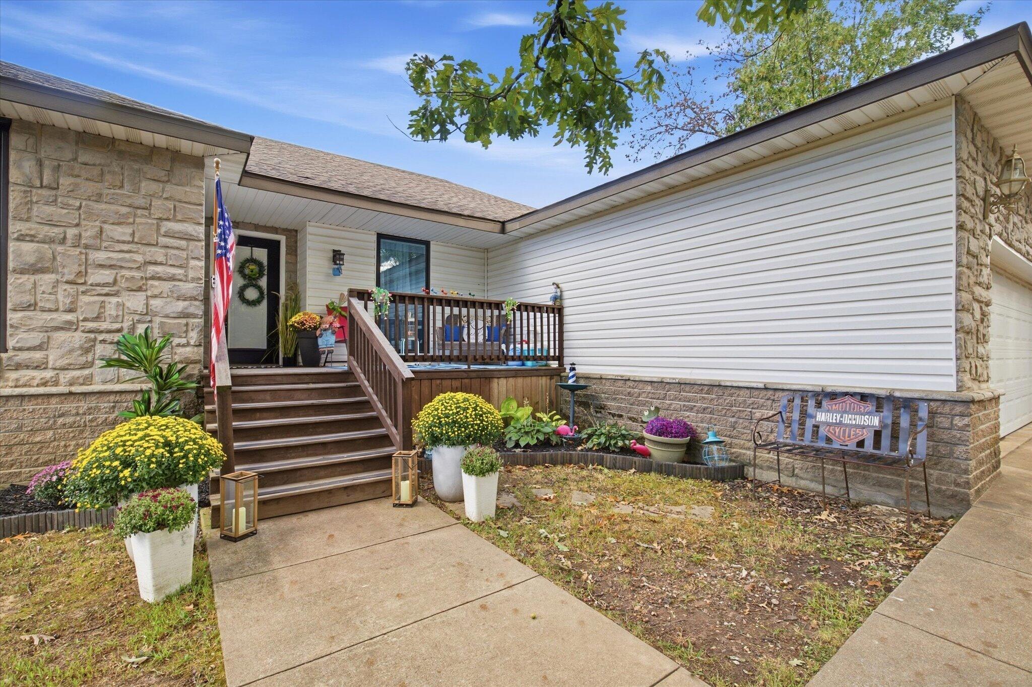 233 Castlegate Drive Property Photo 2