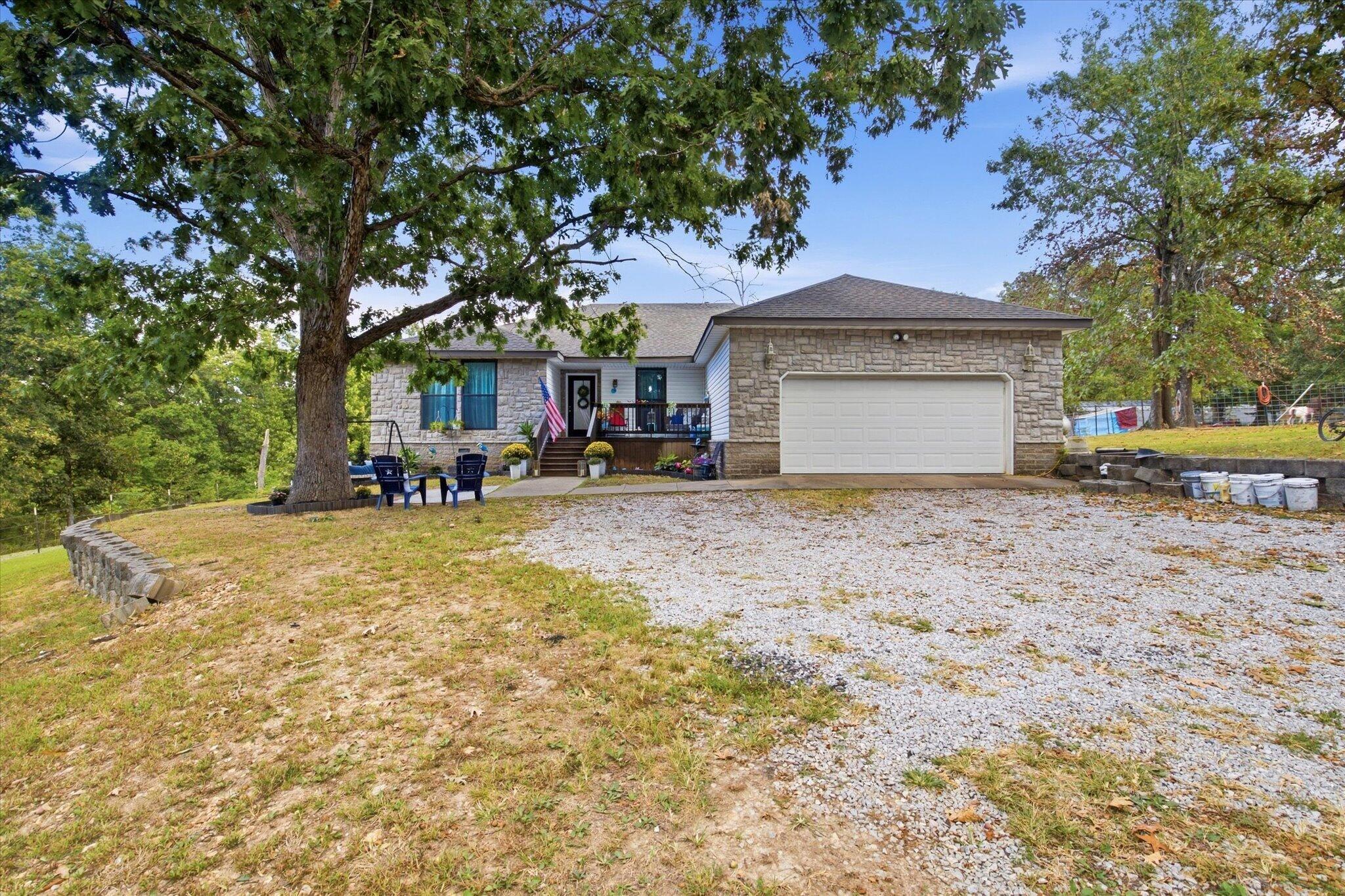 233 Castlegate Drive Property Photo 5