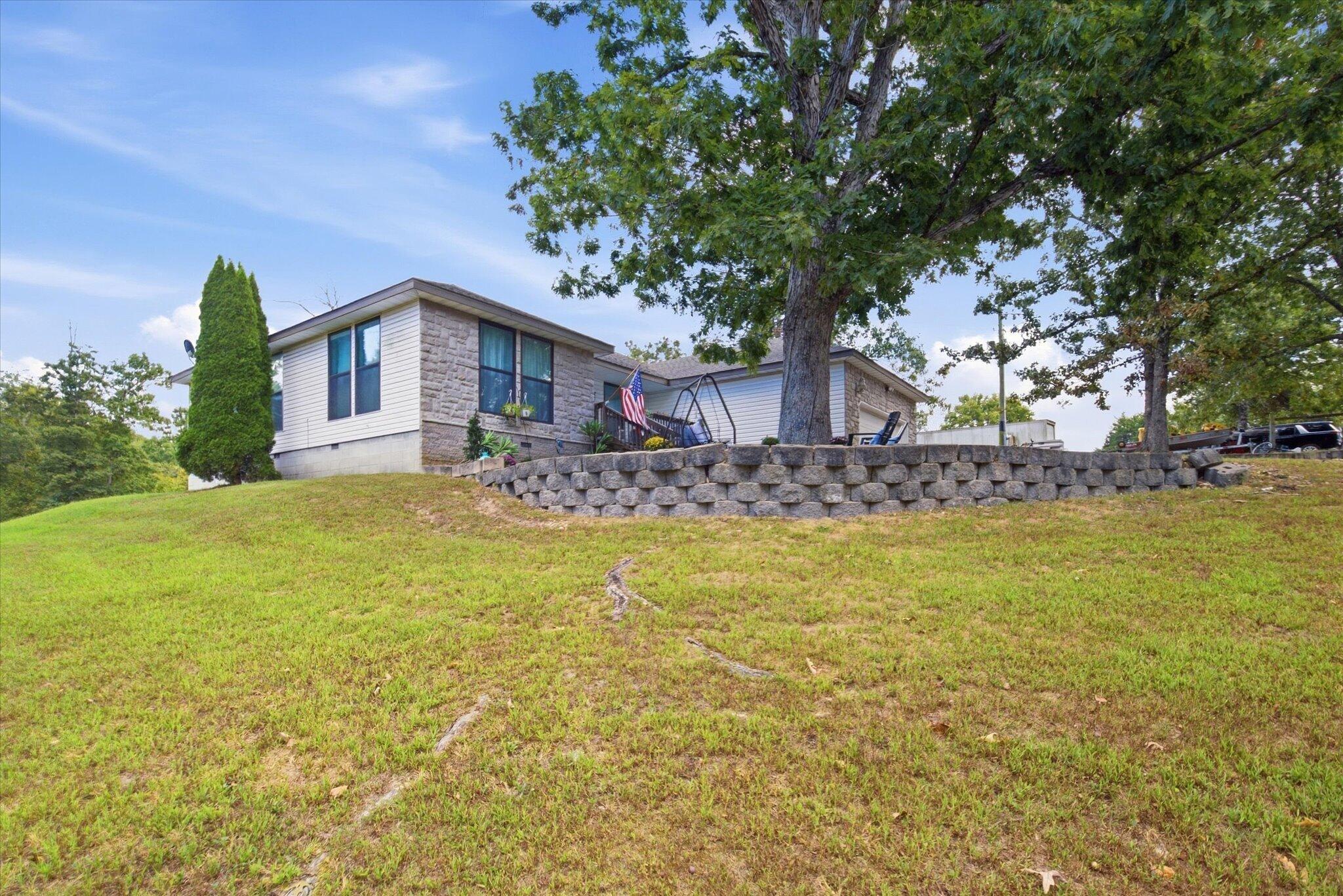 233 Castlegate Drive Property Photo 6