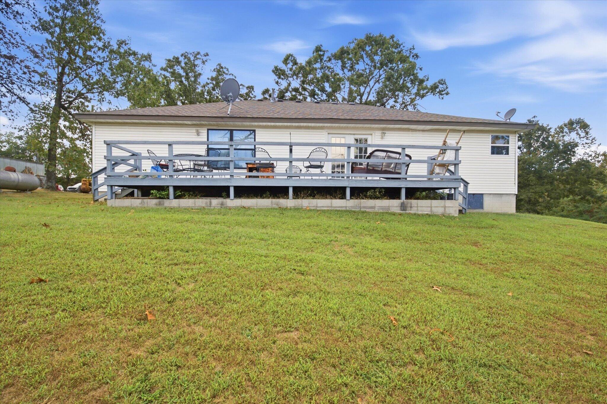 233 Castlegate Drive Property Photo 8