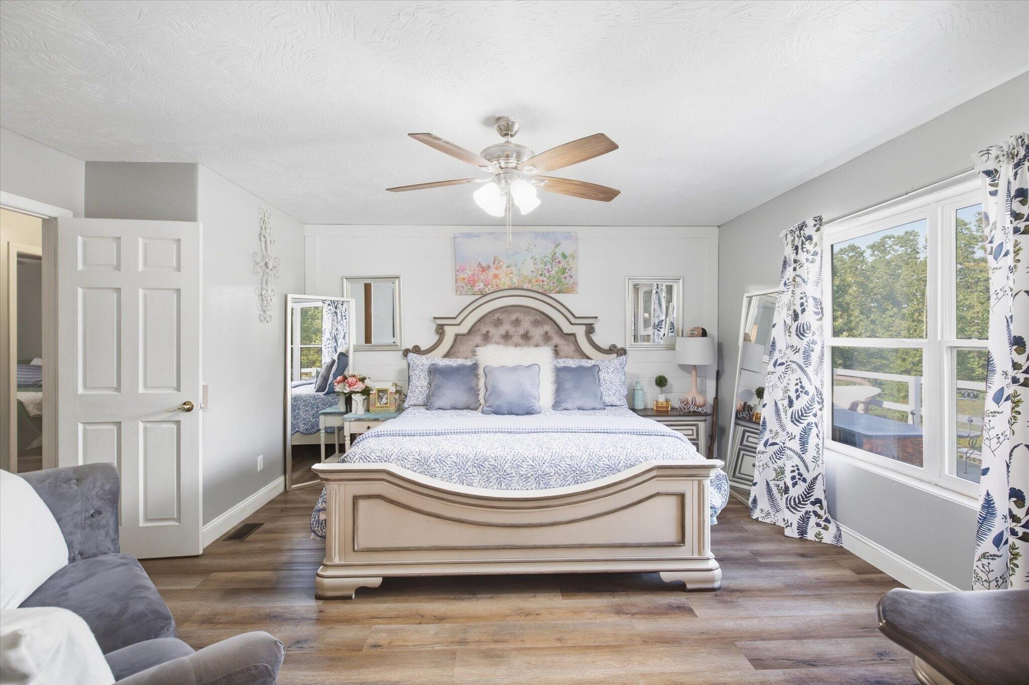 233 Castlegate Drive Property Photo 18