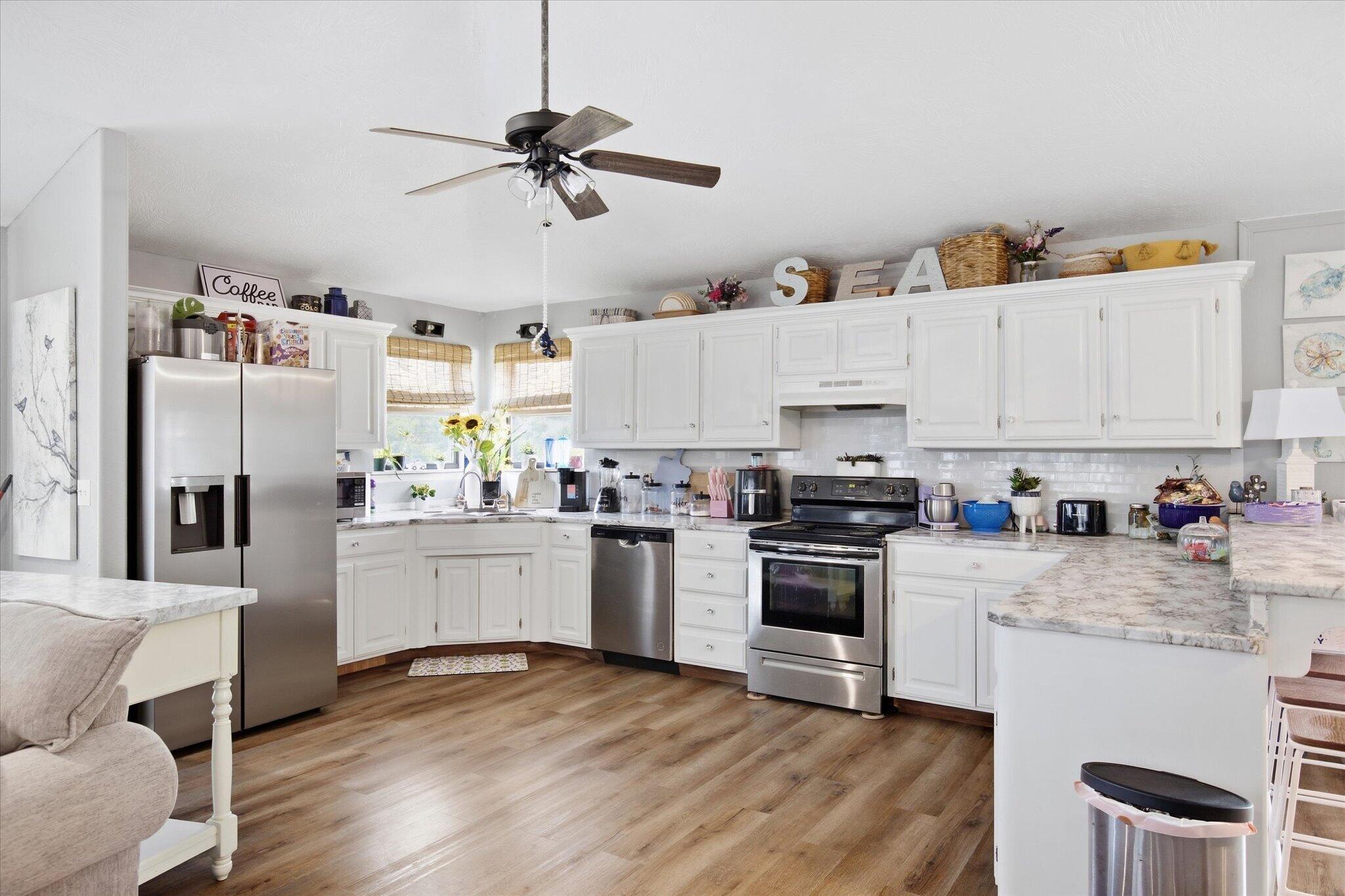 233 Castlegate Drive Property Photo 29
