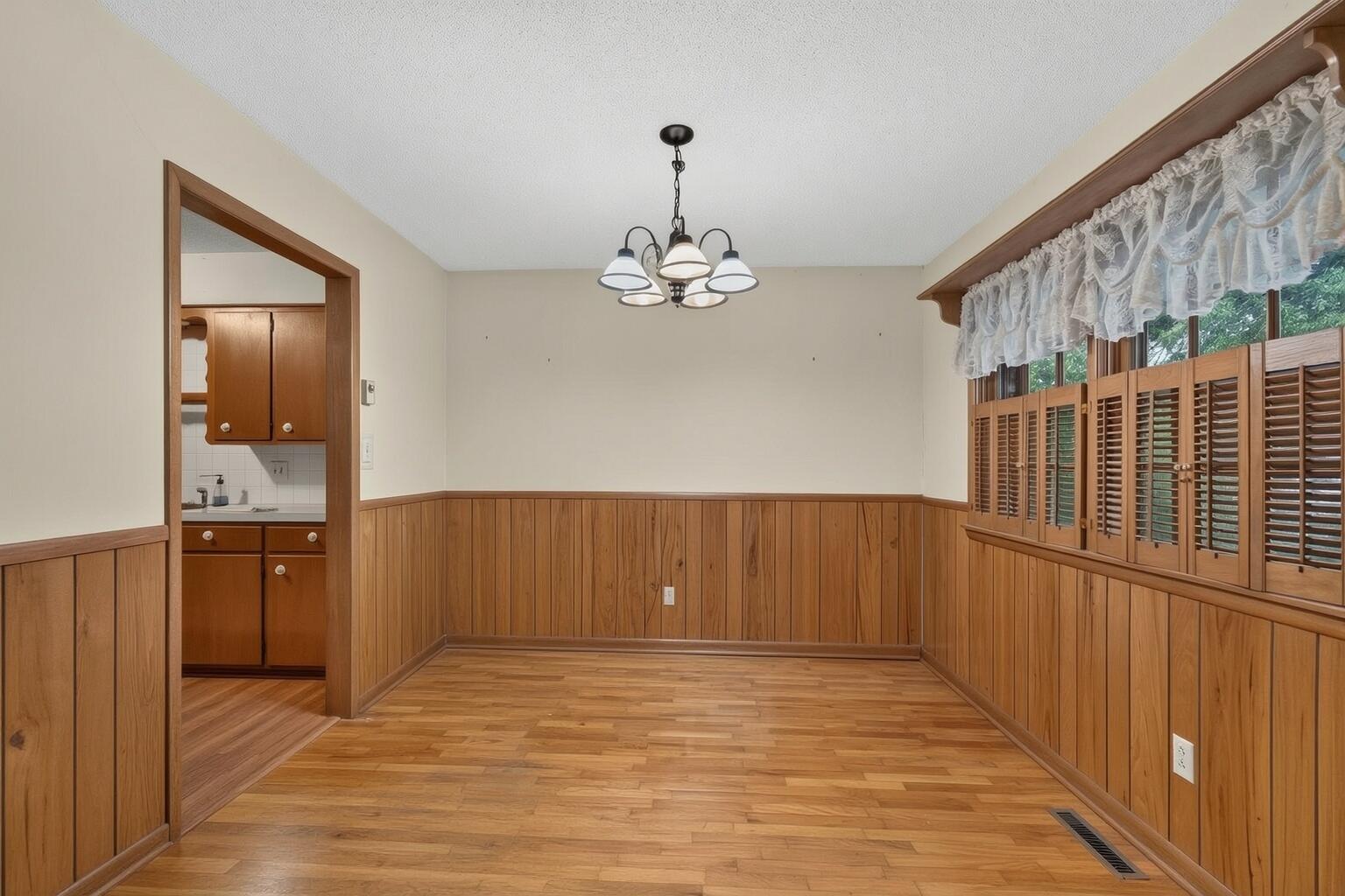 410 South Watson Street Property Photo 7