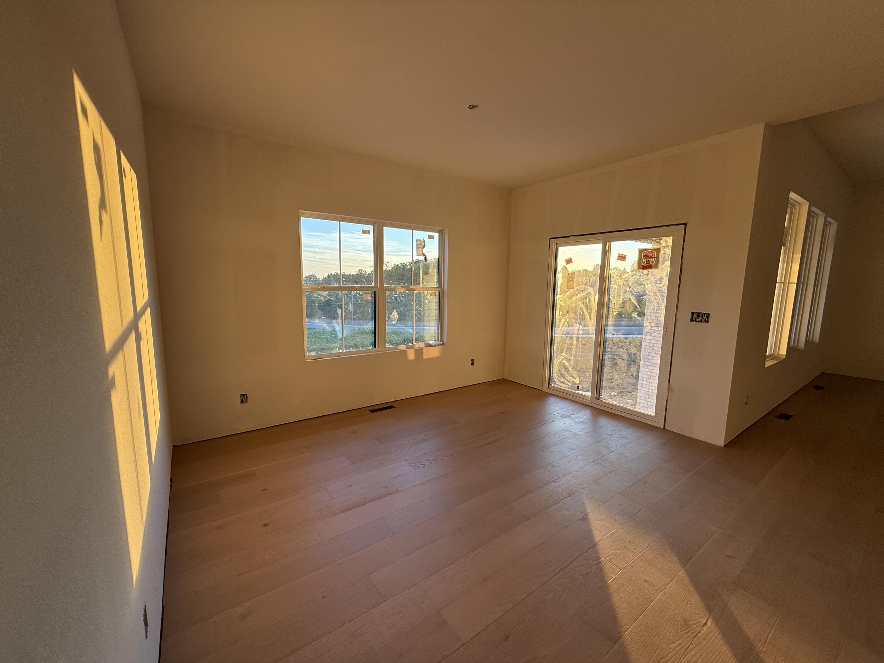 1792 West Gaslight Drive Property Photo 3