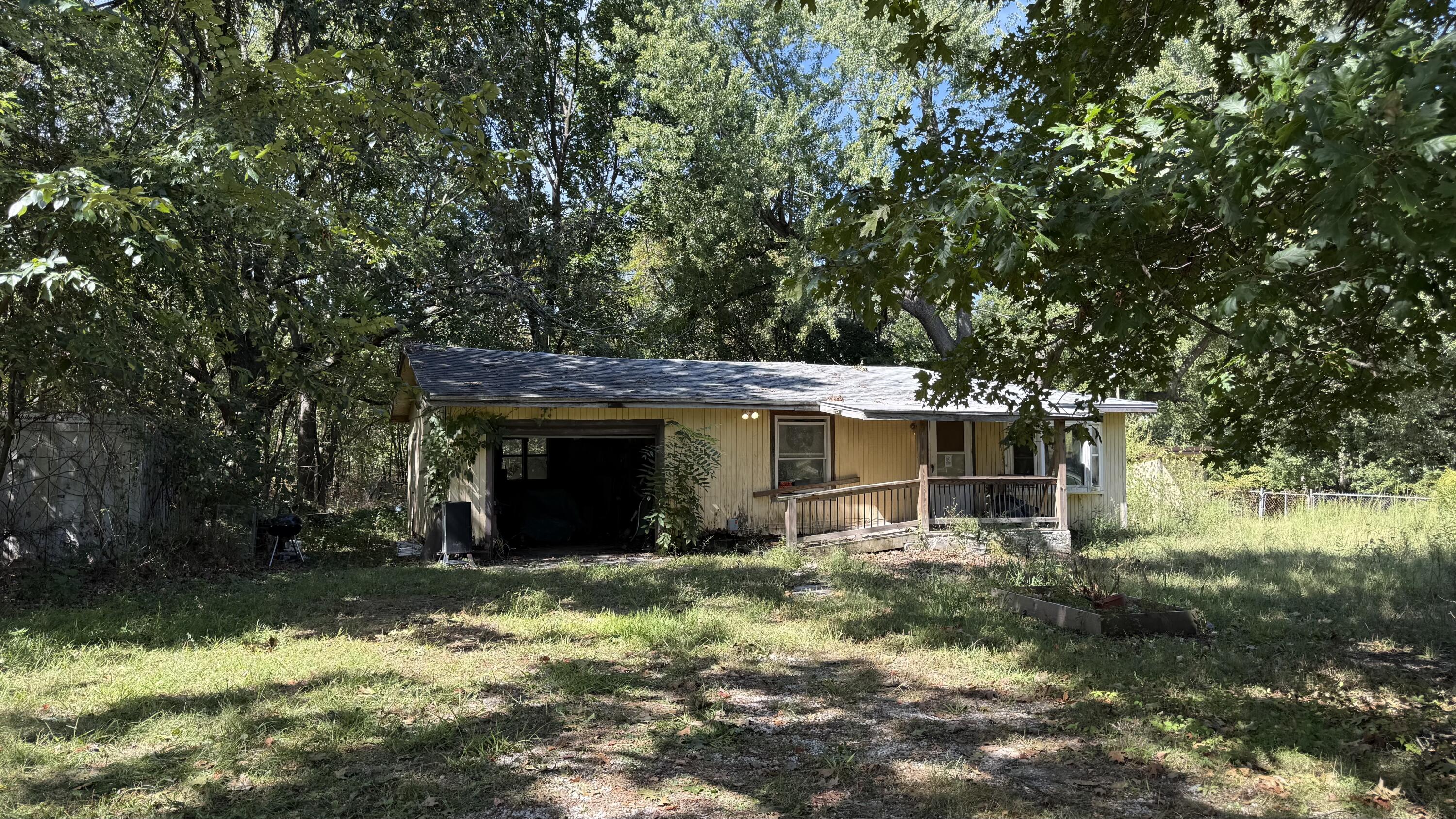 2813 North Farm Road 237 Property Photo 1
