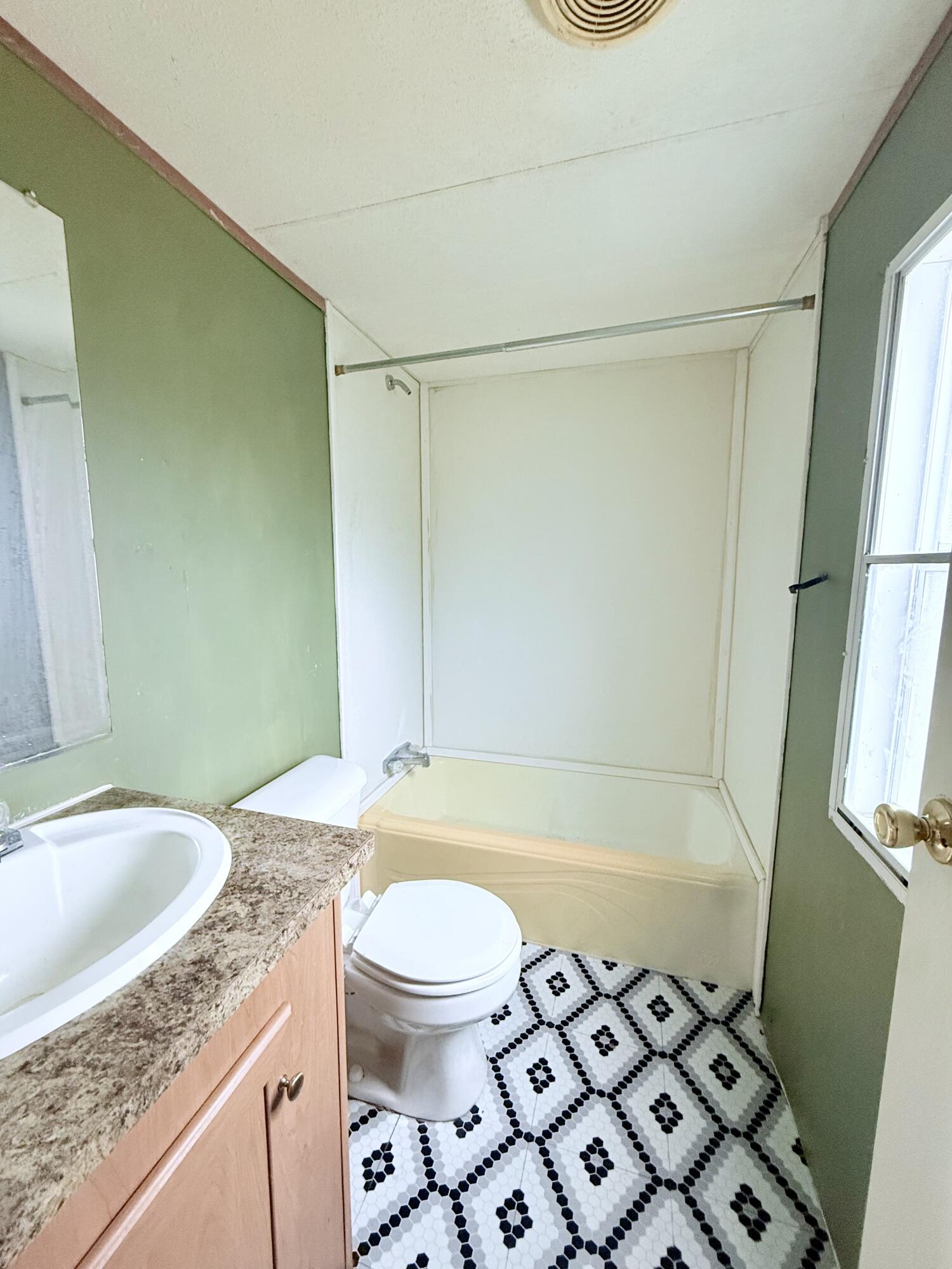 140 Old Yukon Road Property Photo 13