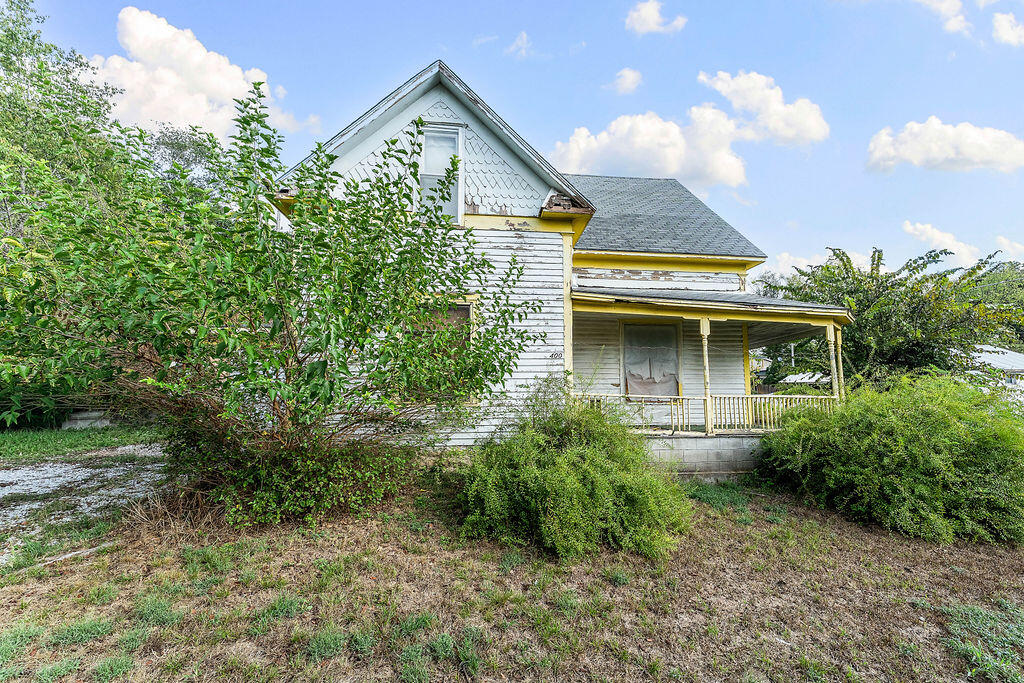 400 1st Street Property Photo 1