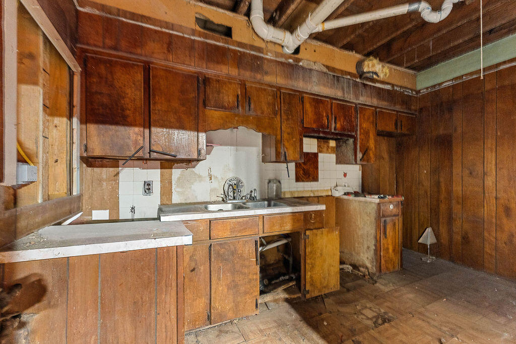 400 1st Street Property Photo 3
