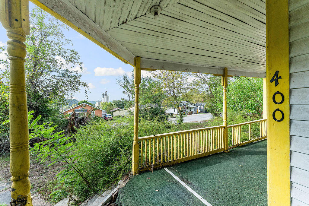 400 1st Street Property Photo 5