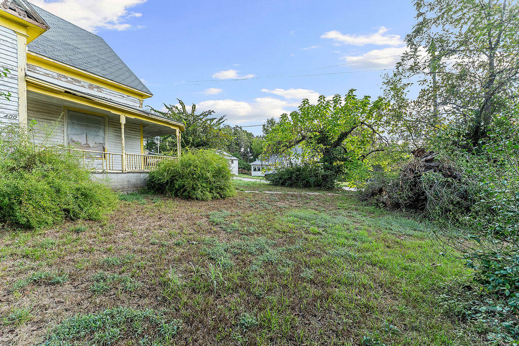 400 1st Street Property Photo 6