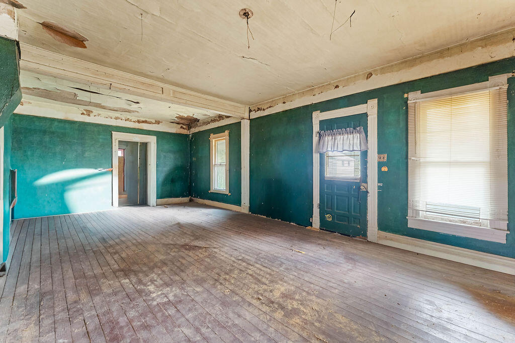 400 1st Street Property Photo 8