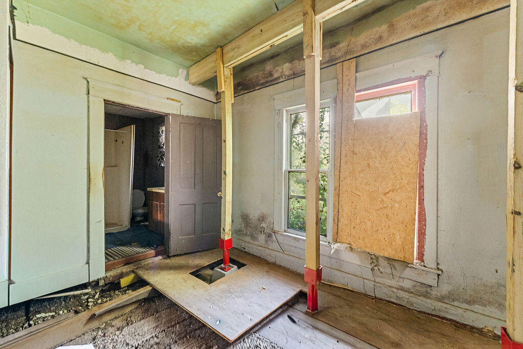 400 1st Street Property Photo 9
