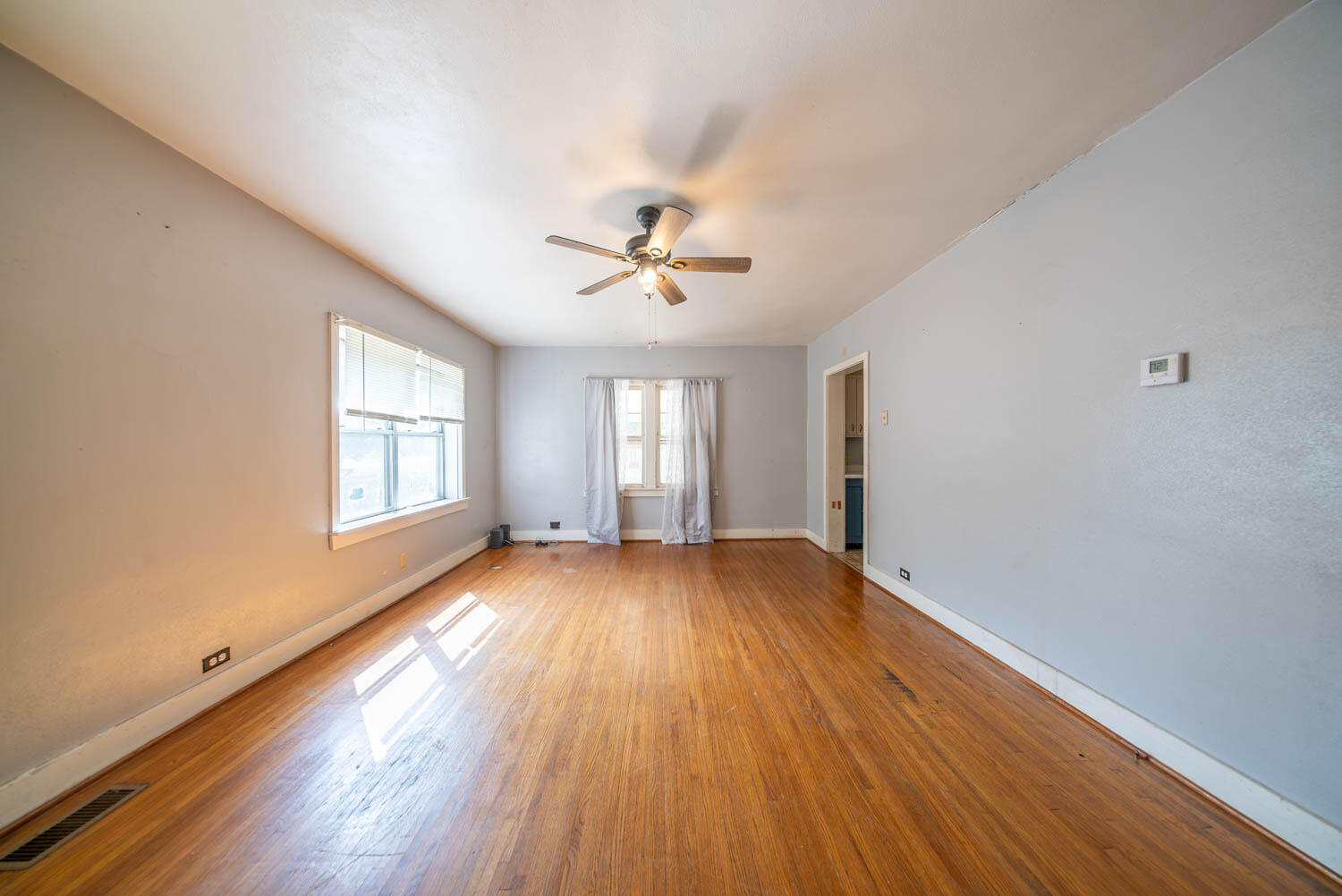 401 Hall Street Property Photo 4