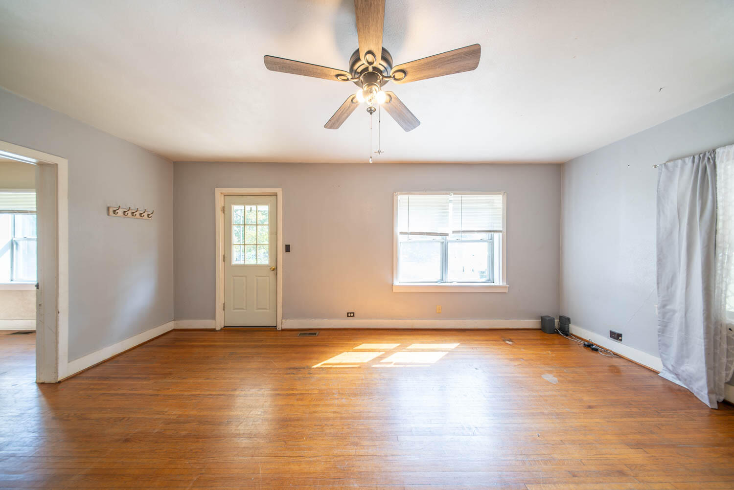 401 Hall Street Property Photo 5