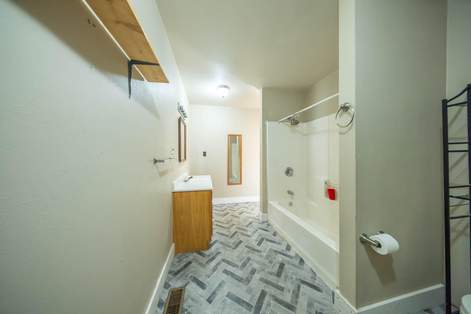401 Hall Street Property Photo 12