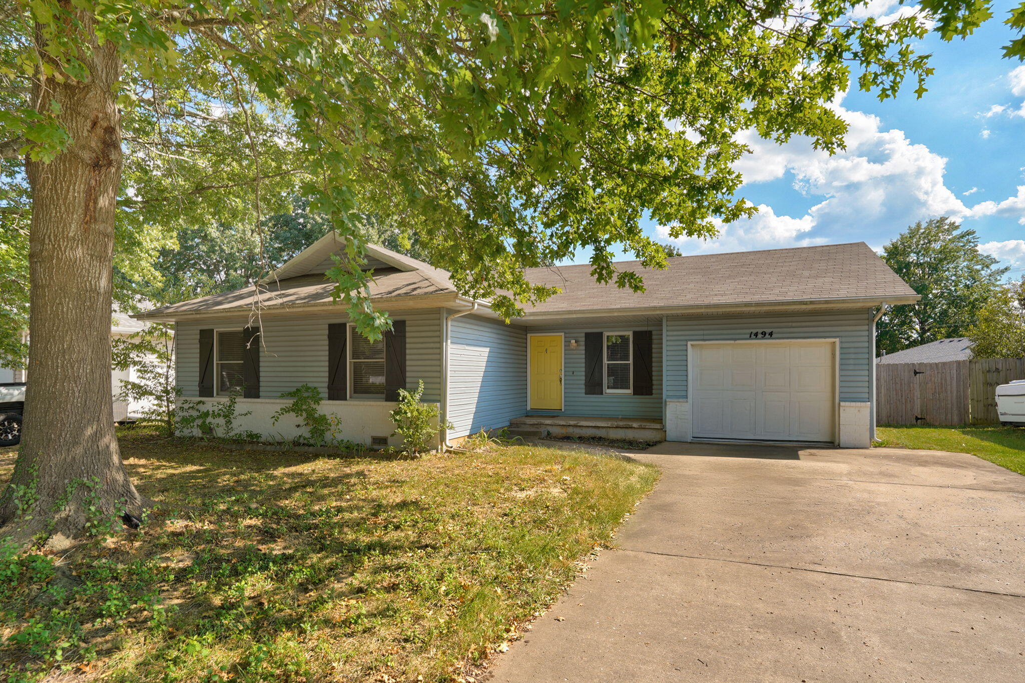1494 West Daniels Street Property Photo 1