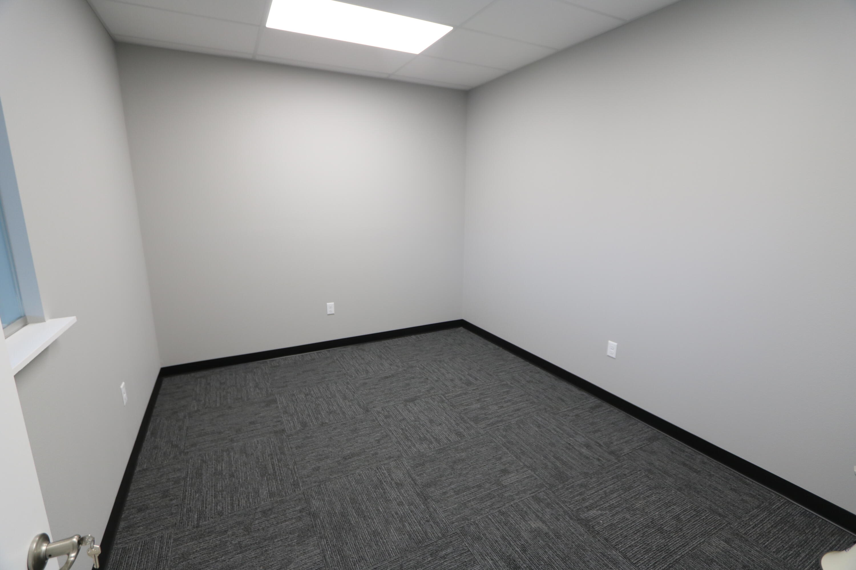 562 Gretna Road Suite D Property Photo 3