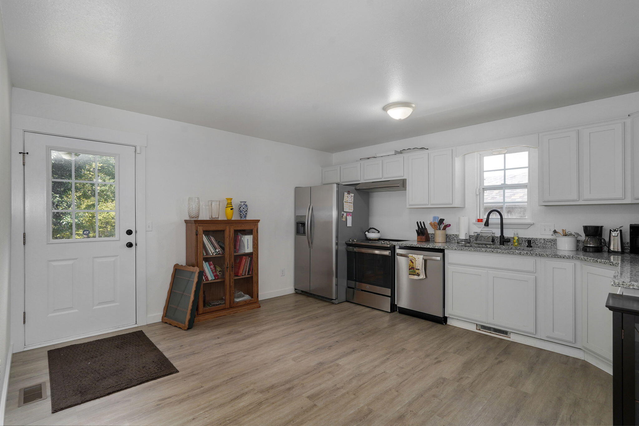 1257 East Mcclernon Street Property Photo 10