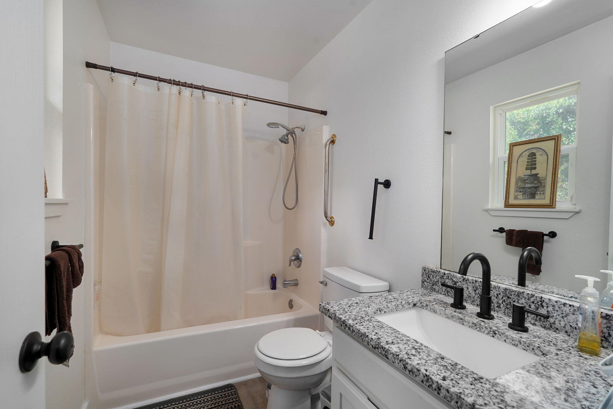 1257 East Mcclernon Street Property Photo 18
