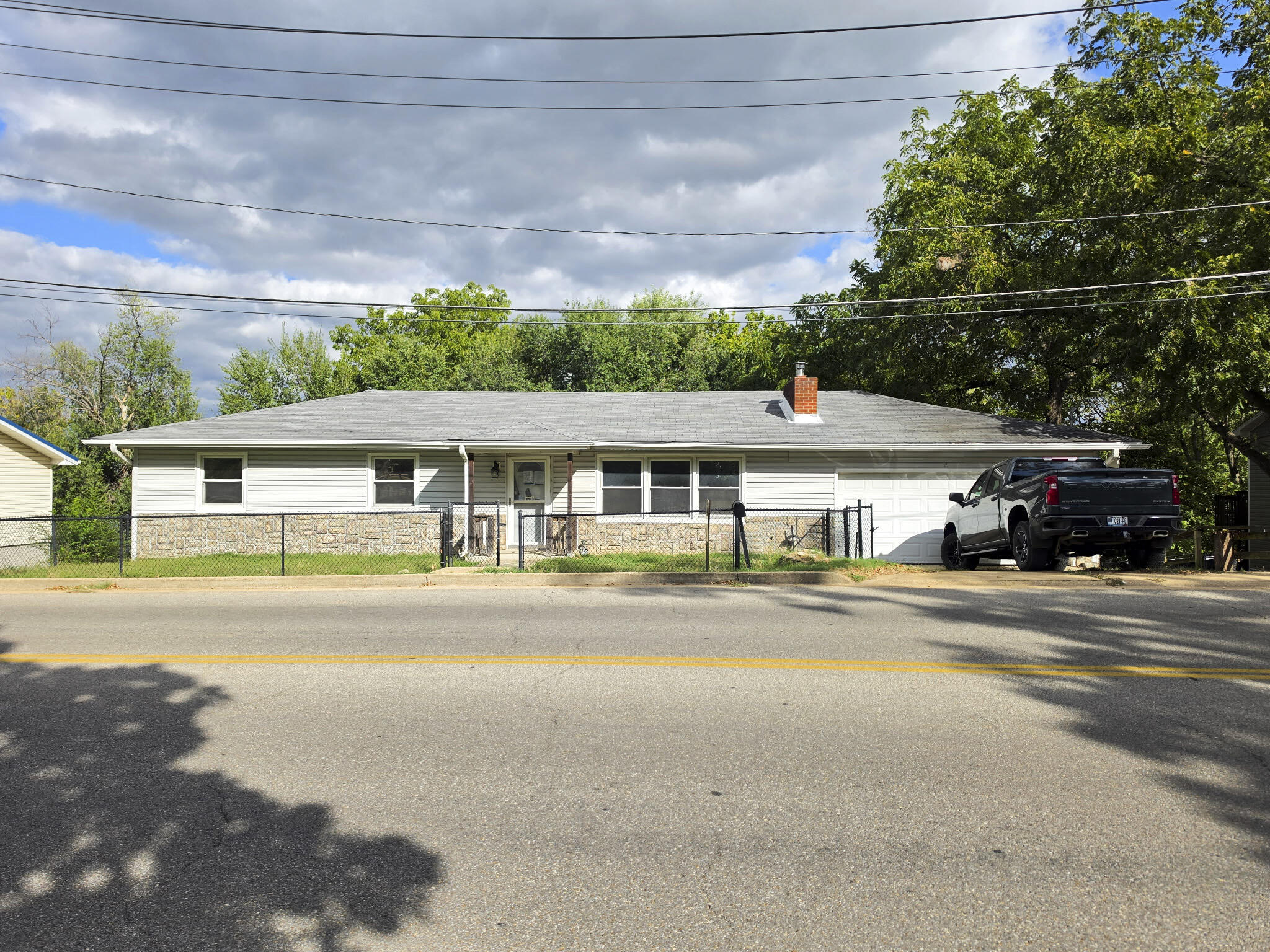 408 South Harlin Drive Property Photo 1