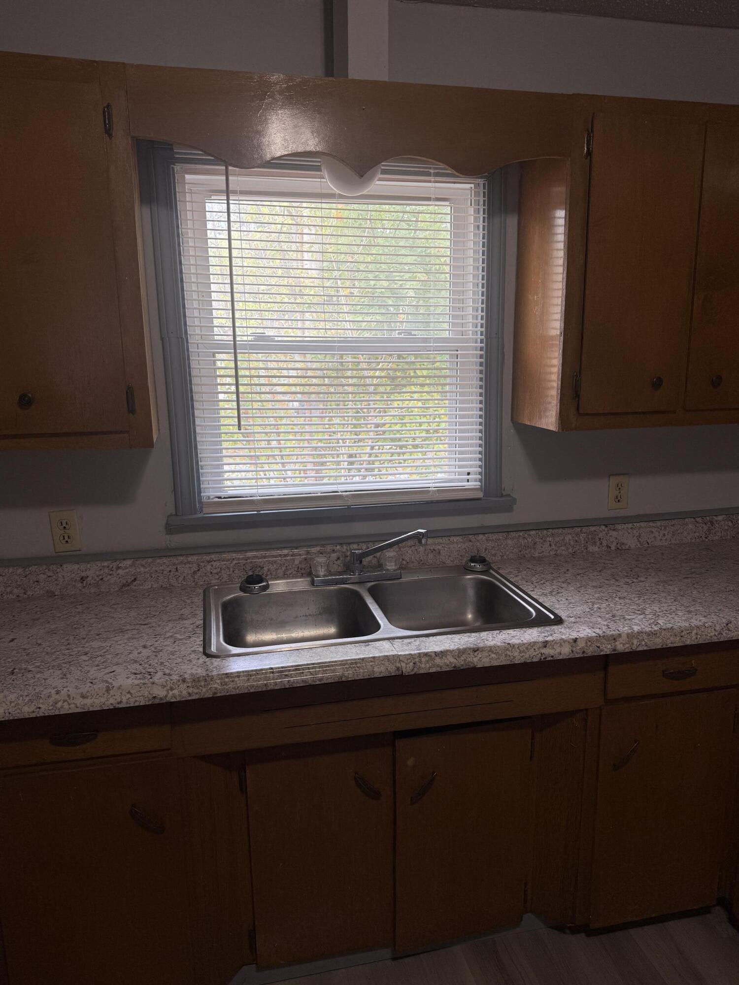 187 West Missouri Street Property Photo 13