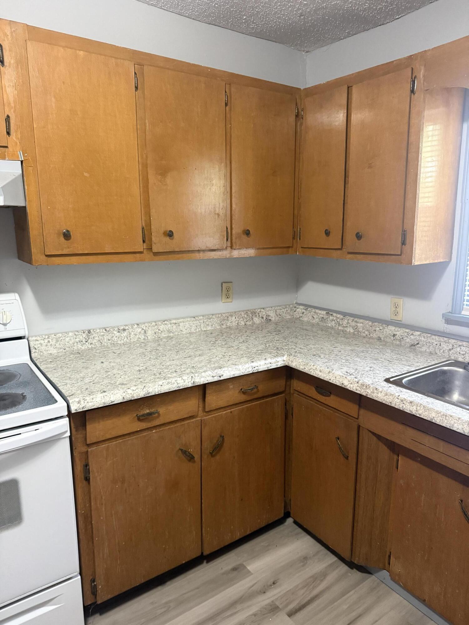 187 West Missouri Street Property Photo 14