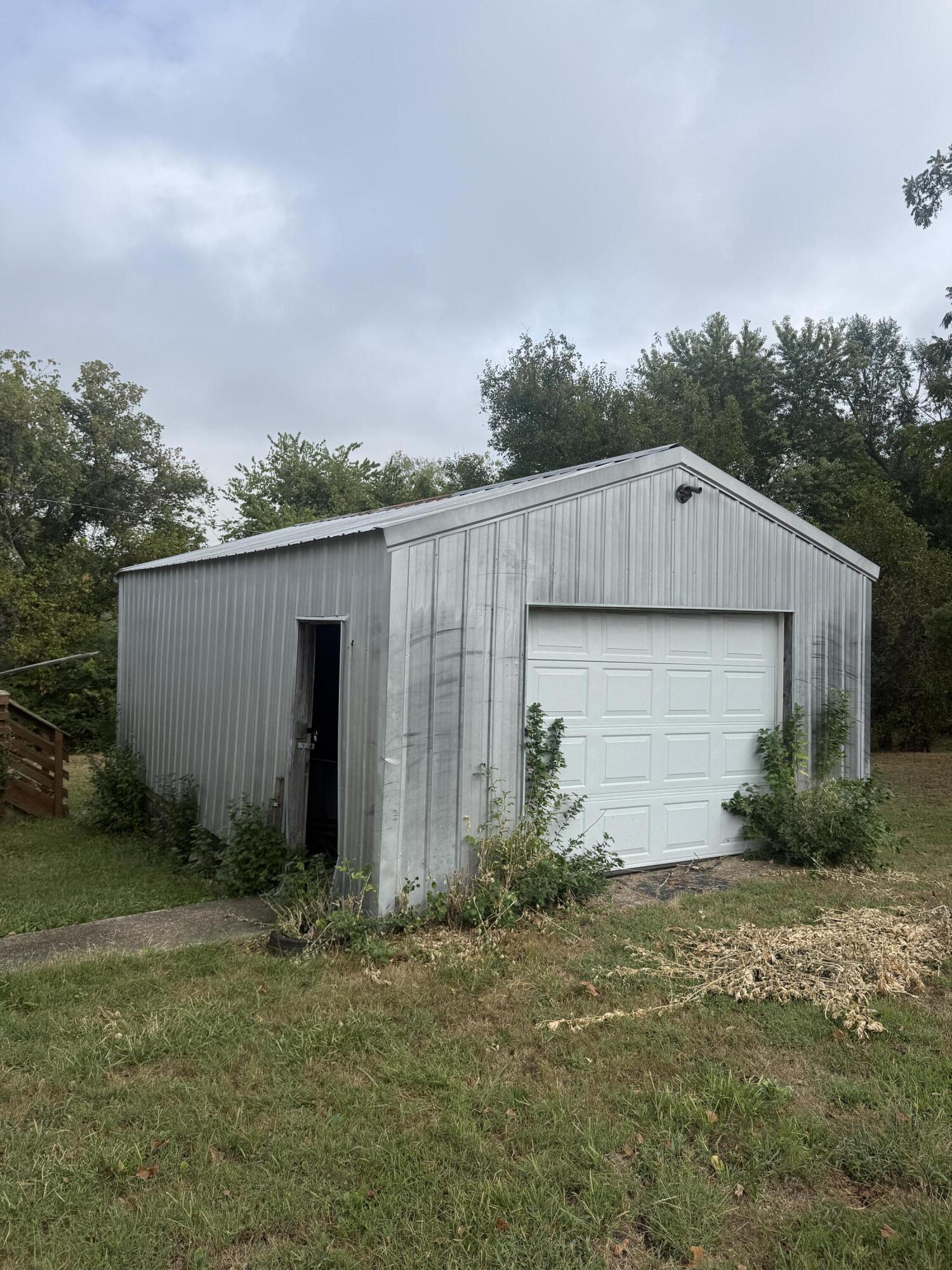187 West Missouri Street Property Photo 38