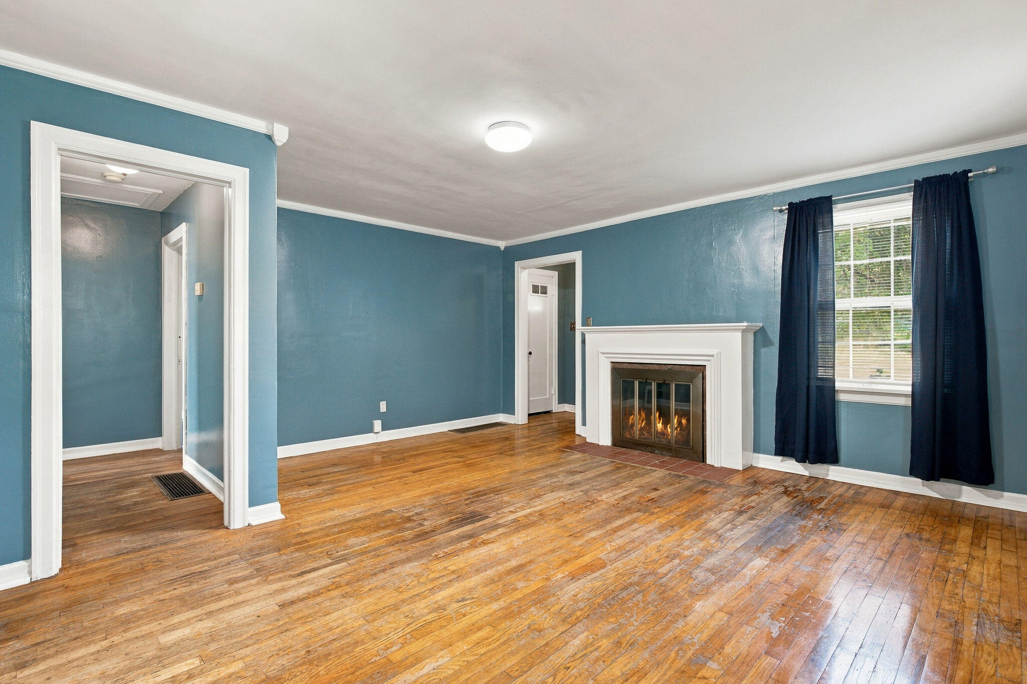 1858 East Grand Street Property Photo 7