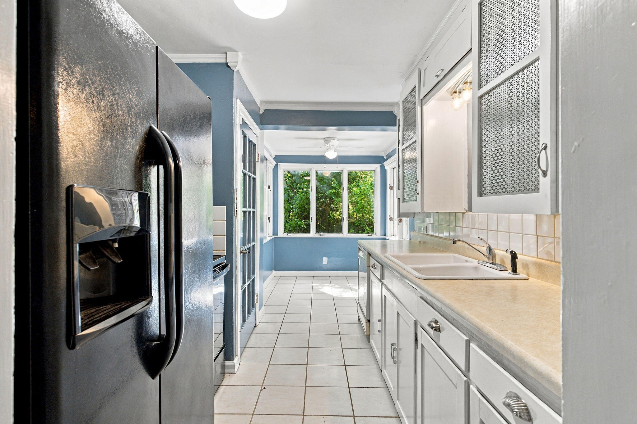 1858 East Grand Street Property Photo 10