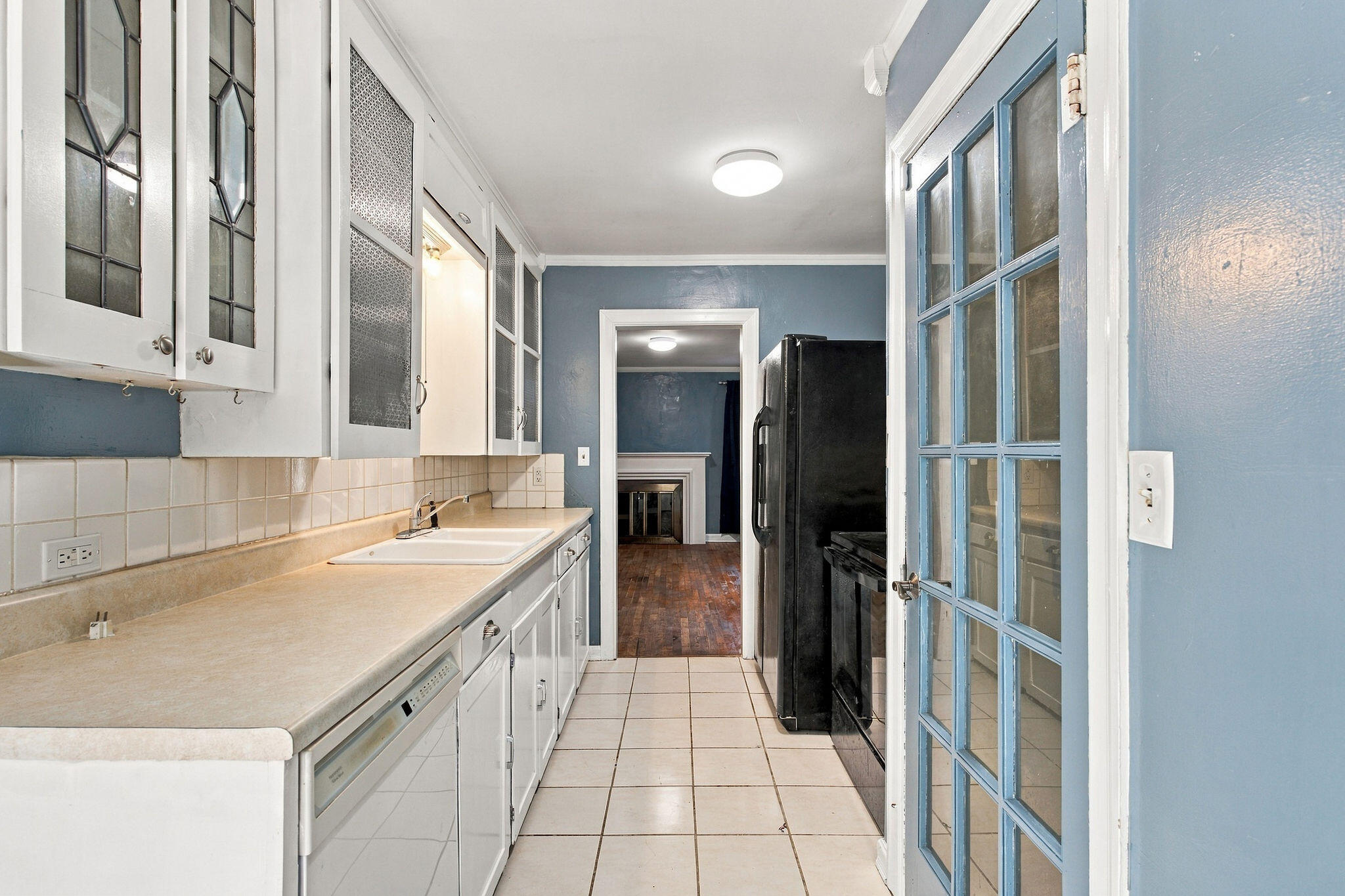 1858 East Grand Street Property Photo 11